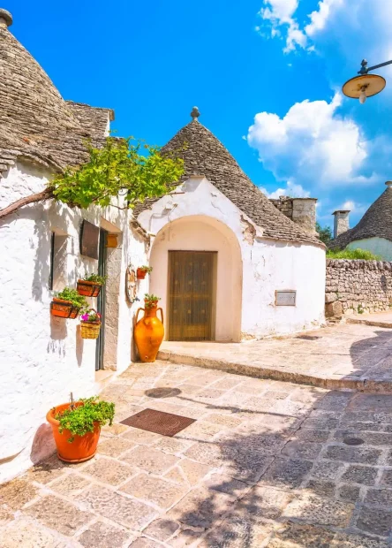Palmanova, Italija, Alberobello, Civita di Bagnoregio, grad trullija, Apulija, kuće sa stožastim krovovima, trulli kuće, Rione Monti, Aia Piccola, Trullo Sovrano, Alberobello atrakcije, crkva sv. Antuna Alberobello, Alberobello muzej,  Palmanova, Italy, Alberobello, Civita di Bagnoregio, city of trulli, Apulia, houses with conical roofs, trulli houses, Rione Monti, Aia Piccola, Trullo Sovrano, Alberobello attractions, church of St. Anthony Alberobello, Alberobello museum,