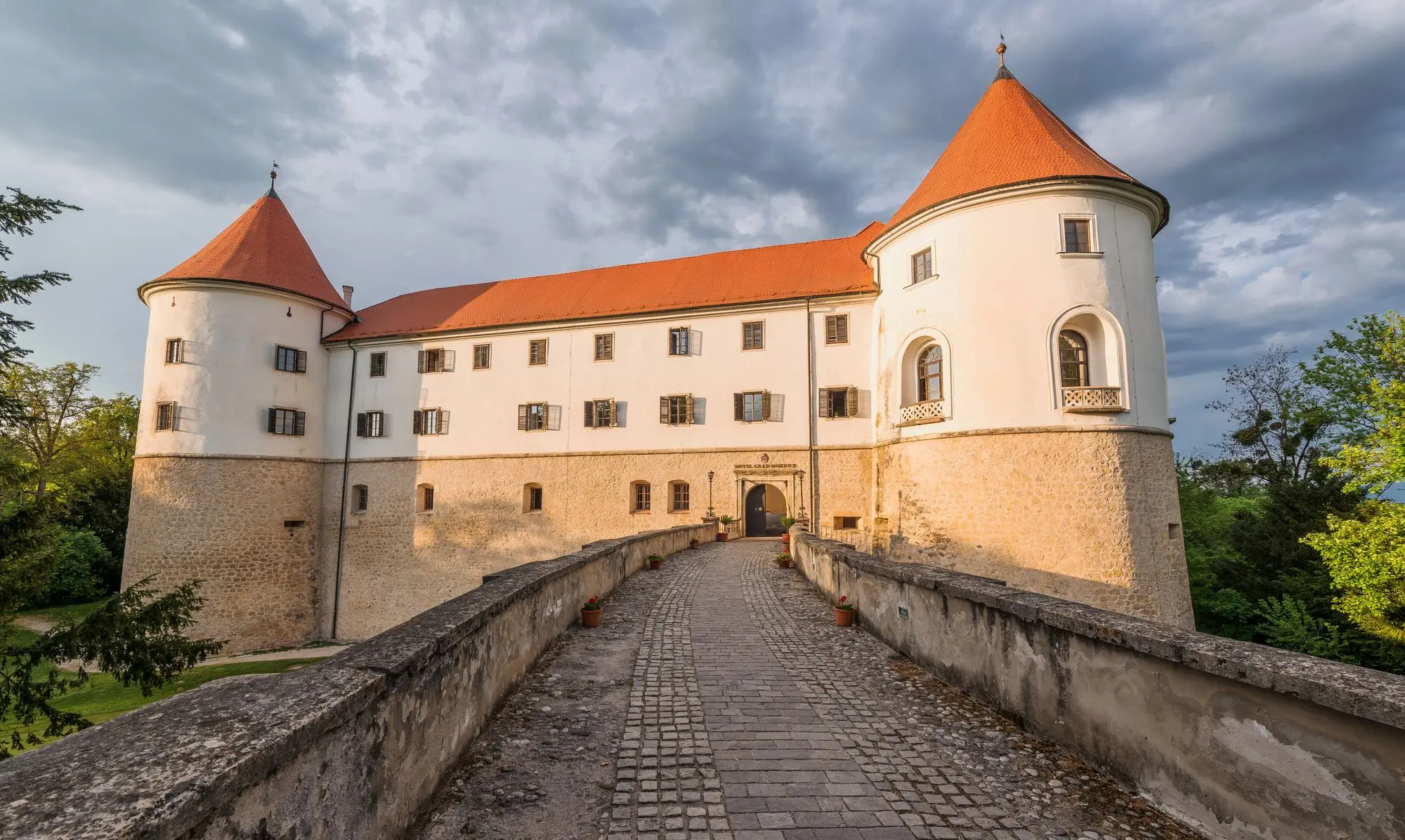 Slovenija, dvorci Posavja, Posavje, dvorac Brežice, grad Brežice, dvorac Sevnica, dvorac Rajhenburg, dvorac Posreda, dvorac Bizeljsko, dvorac Mokrice, dvorac Mokrice povijest, dvorac Mokrice hotel, dvorac Mokrice restoran, dvorac Mokrice golf, dvorac Mokrice što vidjeti, dvorac Mokrice atrakcije, dvorac Mokrice wikipedija, obitelj von Gagern, Terme Čatež, Slovenia, Posavja castles, Posavje, Brežice castle, Brežice city, Sevnica castle, Rajhenburg castle, Posreda castle, Bizeljsko castle, Mokrice castle, Mokrice castle history, Mokrice castle hotel, Mokrice castle restaurant, Mokrice castle golf, Mokrice castle what to see, Mokrice castle attractions, Mokrice castle wikipedia, von Gagern family, Terme Čatež,