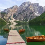 Italija, jezera u italiji, talijanska jezera, skrivena jezera, skriveni dragulji italija, talijanska jezera koja vrijedi posjetiti, jezero Trasimeno, jezero Braies, Castiglione del Lago, Passignano sul Trasimeno, Maggiore, Minore, Polvese, Dolomiti, najfotogeničnije talijansko jezero, najfotogeničnija talijanska jezera, jezero Bracciano, Lazio, dvorac Orsini-Odescalchi, jezero Orta, Pijemont, otok San Giulio, Orta San Giulio, Južni Tirol, jezero Dobbiaco,  Italy, lakes in Italy, Italian lakes, hidden lakes, hidden gems of Italy, Italian lakes worth visiting, Lake Trasimeno, Lake Braies, Castiglione del Lago, Passignano sul Trasimeno, Maggiore, Minore, Polvese, Dolomites, most photogenic Italian lake, most photogenic Italian lakes, Lake Bracciano, Lazio, Orsini-Odescalchi Castle, Lake Orta, Piedmont, San Giulio Island, Orta San Giulio, South Tyrol, Lake Dobbiaco,