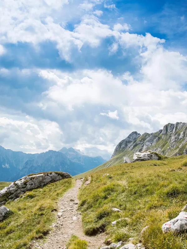 Julijske Alpe, Europa, planinski lanac, najviši vrh Julijskih Alpa, najviši vrh Slovenija, Triglav, Škrlatica, kraljica slovenskih planina, Mangart, Jalovec, najljepša planina Julijskih Alpa, najljepš vrhovi Julijskih Alpa, Razor, Prisojnik, Ajdovska deklica, Krn, Soča, dolina Soče, Jôf Fuart, Jôf di Montasio, Bohinjsko jezero, slap Savica, Krnsko jezero, najveće planinsko jezero u Sloveniji, jezero Zelenci, slap Peričnik, Zlatorog,  Julian Alps, Europe, mountain range, the highest peak of the Julian Alps, the highest peak Slovenia, Triglav, Škrlatica, the queen of the Slovenian mountains, Mangart, Jalovec, the most beautiful mountain of the Julian Alps, the most beautiful peaks of the Julian Alps, Razor, Prisojnik, Ajdovska deklica, Krn, Soča, Soča valley, Jôf Fuart, Jôf di Montasio, Bohinj lake, Savica waterfall, Krnsko lake, the largest mountain lake in Slovenia, Zelenci lake, waterfall Peričnik, Golden Horn,