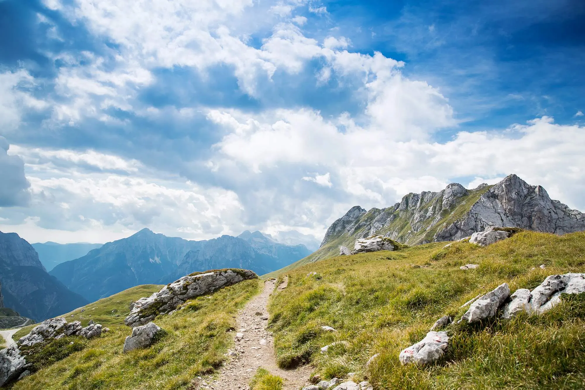 Julijske Alpe, Europa, planinski lanac, najviši vrh Julijskih Alpa, najviši vrh Slovenija, Triglav, Škrlatica, kraljica slovenskih planina, Mangart, Jalovec, najljepša planina Julijskih Alpa, najljepš vrhovi Julijskih Alpa, Razor, Prisojnik, Ajdovska deklica, Krn, Soča, dolina Soče, Jôf Fuart, Jôf di Montasio, Bohinjsko jezero, slap Savica, Krnsko jezero, najveće planinsko jezero u Sloveniji, jezero Zelenci, slap Peričnik, Zlatorog,  Julian Alps, Europe, mountain range, the highest peak of the Julian Alps, the highest peak Slovenia, Triglav, Škrlatica, the queen of the Slovenian mountains, Mangart, Jalovec, the most beautiful mountain of the Julian Alps, the most beautiful peaks of the Julian Alps, Razor, Prisojnik, Ajdovska deklica, Krn, Soča, Soča valley, Jôf Fuart, Jôf di Montasio, Bohinj lake, Savica waterfall, Krnsko lake, the largest mountain lake in Slovenia, Zelenci lake, waterfall Peričnik, Golden Horn,