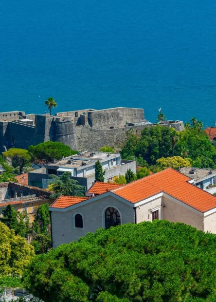 Crna Gora, Herceg Novi, Kanli Kula, krvava kula, Porte di Terra, Hercegnovski filmski festival, Guitar Art Summer Fest, Operosa Montenegro Opera Festival, Kanli kula wikipedia, Kanli kula značenje, Kanli kula ulaz Montenegro, Herceg Novi, Kanli Kula, bloody tower, Porte di Terra, Herceg Novi Film Festival, Guitar Art Summer Fest, Operosa Montenegro Opera Festival,Kanli kula wikipedia, Kanli kula meaning, Kanli kula entrance