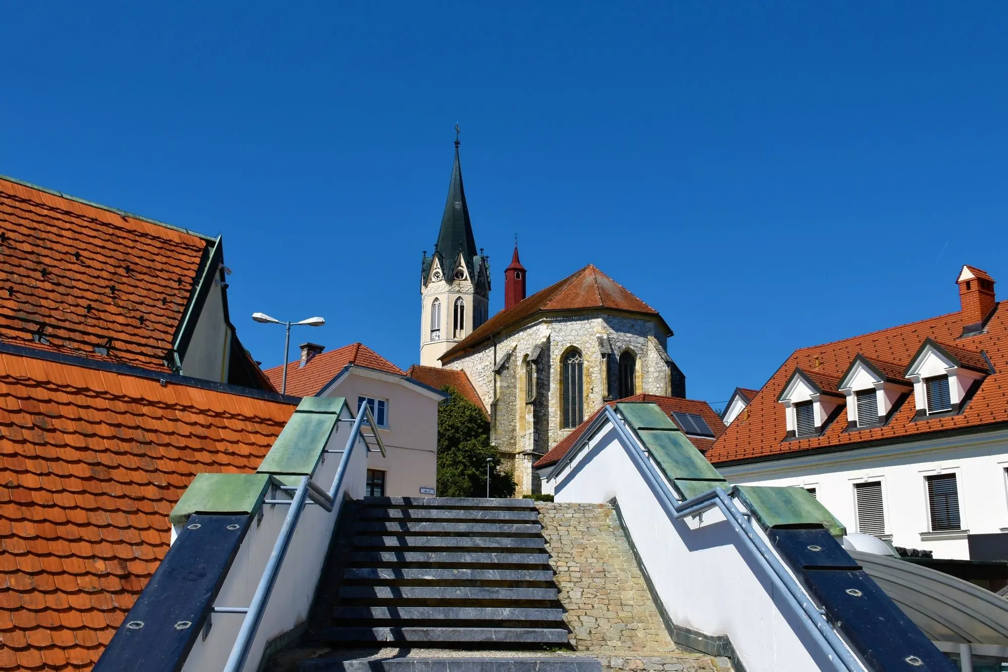 Katedrala sv. Nikole, Franjevačka crkva i samostan Novo mesto, Franjevačka crkva i samostan, najstarija knjižnica, Kandijski most, Dolenjski muzej, dvorac Otočec, jedini dvorac na vodi, vodeni dvorac, dvorac na vodi, grad Grm, Novo mesto, Novo Mesto, rijeka Krka, situle, Grad situla, Rudolfswerth, Cviček, vino Cviček, autohtono slovensko vino, Katedrala sv. Nikole Novo mesto, St. Nicholas Cathedral, Franciscan Church and Monastery Novo Mesto, Franciscan Church and Monastery, the oldest library, Kandijski Most, Dolenjski Museum, Otočec Castle, the only castle on the water, water castle, castle on the water, Grm town, Novo Mesto, Novo Mesto, Krka River, situlas, Situla Town, Rudolfswerth, Cviček, Cviček wine, indigenous Slovenian wine, Cathedral of St. Nicholas Novo mesto,