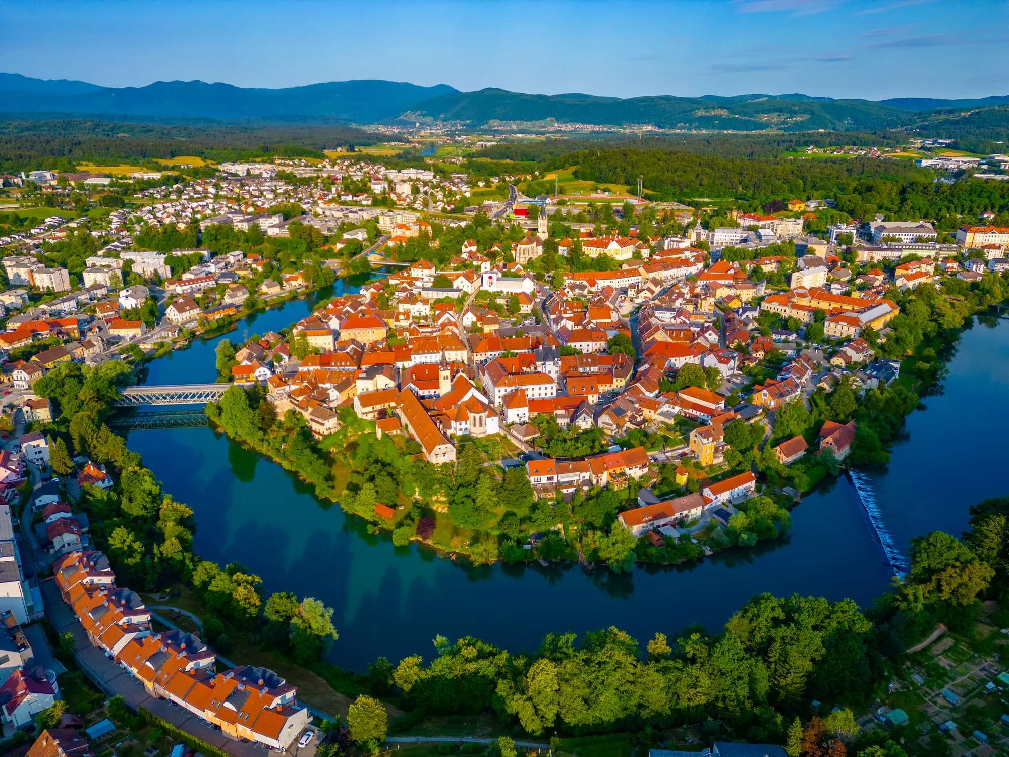 Katedrala sv. Nikole, Franjevačka crkva i samostan Novo mesto, Franjevačka crkva i samostan, najstarija knjižnica, Kandijski most, Dolenjski muzej, dvorac Otočec, jedini dvorac na vodi, vodeni dvorac, dvorac na vodi, grad Grm, Novo mesto, Novo Mesto, rijeka Krka, situle, Grad situla, Rudolfswerth, Cviček, vino Cviček, autohtono slovensko vino, Katedrala sv. Nikole Novo mesto, St. Nicholas Cathedral, Franciscan Church and Monastery Novo Mesto, Franciscan Church and Monastery, the oldest library, Kandijski Most, Dolenjski Museum, Otočec Castle, the only castle on the water, water castle, castle on the water, Grm town, Novo Mesto, Novo Mesto, Krka River, situlas, Situla Town, Rudolfswerth, Cviček, Cviček wine, indigenous Slovenian wine, Cathedral of St. Nicholas Novo mesto,