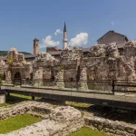 Tašlihan, što je to Tašlihan, destinacije za posjetit u sarajevo, što vidjeti u Sarajevu, Sarajevo, Baščaršija, Gazi Husrev-beg, Gazi Husrev-begova džamija, Gazi Husrev-begov bezistan, Gazi Husrev-begov Tašlihan, kulturna baština Sarajeva, Tašlihan wikipedia, Tašlihan, what is Tašlihan, destinations to visit in Sarajevo, what to see in Sarajevo, Sarajevo, Baščaršija, Gazi Husrev-beg, Gazi Husrev-beg's mosque, Gazi Husrev-beg's bezistan, Gazi Husrev-beg's Tašlihan, cultural heritage of Sarajevo, Tašlihan wikipedia,Taslihan, what is Taslihan, Bascarsija