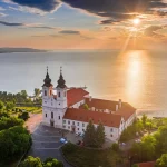 Esztergom, povijesna prijestolnica Mađarske, rijeka Dunav, najvažniji grad u Mađarskoj, najstariji grad u Mađarskoj, Esztergomska bazilika, dvorac Esztergom, Ostrogon, dvorac Ostrogon, Ostrogon bazilika, Debrecin, Debrecen, drugi najveći grad u Mađarskoj, kalvinistički Rim, Karneval cvijeća, Karneval cvijeća Debrecin, Nacionalni park Hortobágy, Aquaticum Spa centra, Segedin, Szeged, grad sunca, rijeka Tisa, katedrala Votive, Szegedski open-air festival, Pečuh, Pécs,  grad vina, grad kulture, mađarska vino, mađarsko vino, tvornica keramike Zsolnay, Villány, Tihany, jezero Balaton, Balaton, lavanda mađarska, polja lavande, polja lavande mađarska, Budimpešta,  Esztergom, the historical capital of Hungary, the Danube River, the most important city in Hungary, the oldest city in Hungary, Esztergom Basilica, Esztergom Castle, Ostrogon, Ostrogon Castle, Ostrogon Basilica, Debrecen, Debrecen, the second largest city in Hungary, Calvinist Rome, Carnival of Flowers, Carnival of Flowers Debrecen, Hortobágy National Park, Aquaticum Spa Center, Szeged, Szeged, the city of the sun, Tisza River, Votive Cathedral, Szeged Open-Air Festival, Pécs, Pécs, city of wine, city of culture, Hungarian wine, Hungarian wine, Zsolnay Ceramics Factory, Villány, Tihany, Lake Balaton, Balaton, Hungarian lavender, lavender fields, lavender fields Hungary, Budapest,