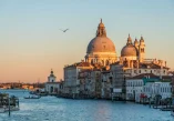 Venecija, grad na vodi, najposjećenija mjesta na svijetu, gondola, Trg svetog Marka Venecija, Ducale, most Rialto, palača Ducale, Venecija skriveni dragulji, Libreria Acqua Alta, San Francesco della Vigna, Squero di San Trovaso, Fondaco dei Tedeschi, Otok San Michele, pet skrivenih mjesta u venenciji, skrivena mjesta u veneciji, skriveni dragulji venecija, što vidjeti u veneciji, što raditi u veneciji, Venice, city on the water, most visited places in the world, gondola, St. Mark's Square Venice, Ducale, Rialto Bridge, Ducale Palace, Venice hidden gems, Libreria Acqua Alta, San Francesco della Vigna, Squero di San Trovaso, Fondaco dei Tedeschi, San Michele Island, five hidden places in Venice, hidden places in Venice, hidden gems of Venice, what to see in Venice, what to do in Venice,