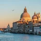 Venecija, grad na vodi, najposjećenija mjesta na svijetu, gondola, Trg svetog Marka Venecija, Ducale, most Rialto, palača Ducale, Venecija skriveni dragulji, Libreria Acqua Alta, San Francesco della Vigna, Squero di San Trovaso, Fondaco dei Tedeschi, Otok San Michele, pet skrivenih mjesta u venenciji, skrivena mjesta u veneciji, skriveni dragulji venecija, što vidjeti u veneciji, što raditi u veneciji, Venice, city on the water, most visited places in the world, gondola, St. Mark's Square Venice, Ducale, Rialto Bridge, Ducale Palace, Venice hidden gems, Libreria Acqua Alta, San Francesco della Vigna, Squero di San Trovaso, Fondaco dei Tedeschi, San Michele Island, five hidden places in Venice, hidden places in Venice, hidden gems of Venice, what to see in Venice, what to do in Venice,