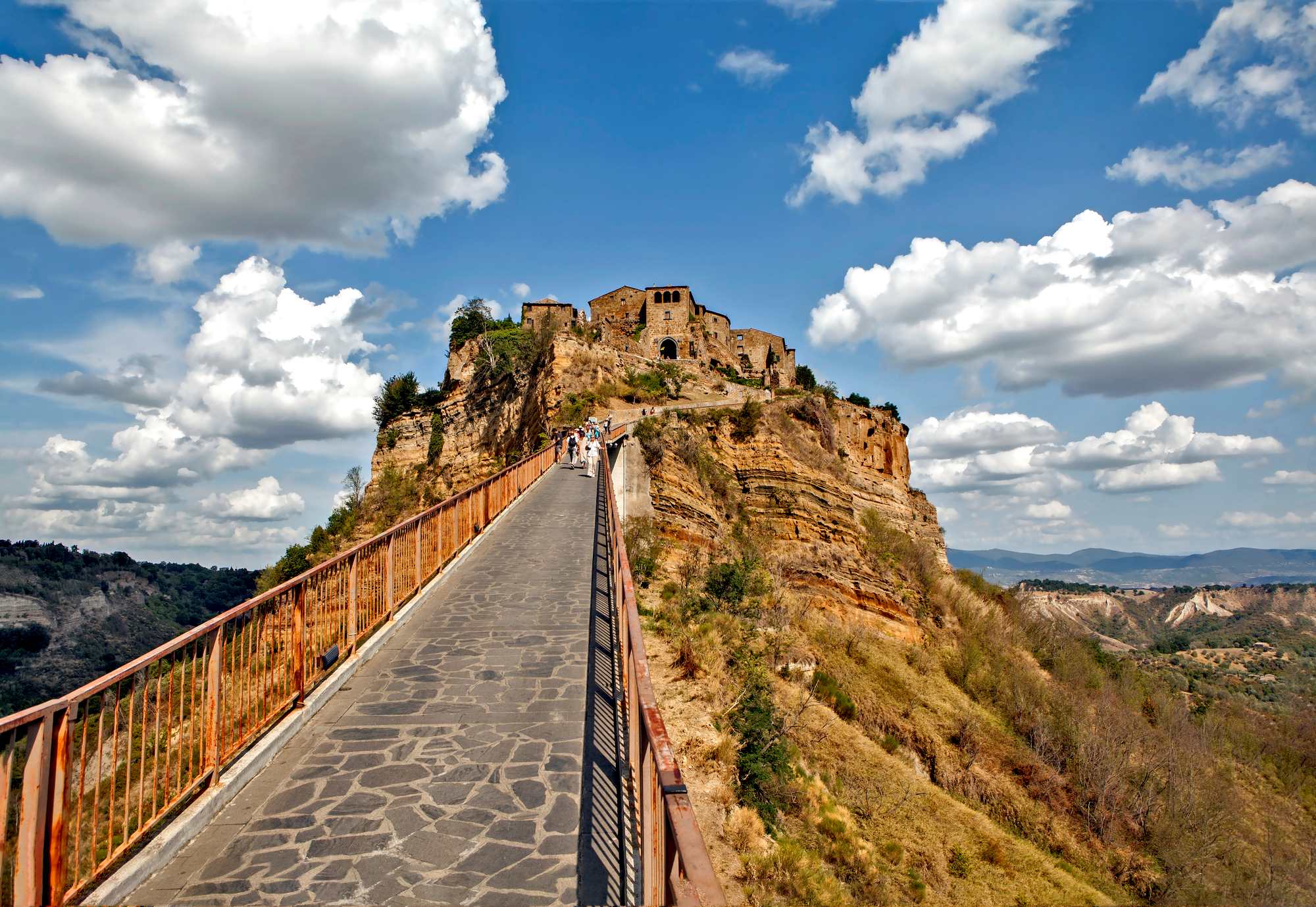Civita di Bagnoregio, grad koji umire, Civita Italija, putovanje u Civita di Bagnoregio, što vidjeti u Civita di Bagnoregio, kako doći do Civita di Bagnoregio, ulaznice Civita di Bagnoregio, povijest Civita di Bagnoregio, Valle dei Calanchi, dolina Calanchi, Lazia, Piazza San Donato, Crkva svetog Donata, Muzej geologije i klizišta, palača Alemanni, špilja svetog Bonaventure, špilja San Bonaventure, Belvedere, Porta Santa Maria, Porta Santa Maria Civita, Piazza San Donato Civita, Belvedere Civita di Bagnoregio, mačke Civite, most Civita di Bagnoregio, atrakcije Civita di Bagnoregio, relikvijar svetog Bonaventure, turizam u Civita di Bagnoregio, francuski relikvijar Civita, Civita di Bagnoregio, the dying city, Civita Italy, travel to Civita di Bagnoregio, what to see in Civita di Bagnoregio, how to get to Civita di Bagnoregio, Civita di Bagnoregio tickets, history of Civita di Bagnoregio, Valle dei Calanchi, Calanchi Valley, Lazia, Piazza San Donato, Church of San Donato, Museum of Geology and Landslides, Alemanni Palace, Grotto of St. Bonaventure, Grotto of San Bonaventure, Belvedere, Porta Santa Maria, Porta Santa Maria Civita, Piazza San Donato Civita, Belvedere Civita di Bagnoregio, Civita cats, Civita di Bagnoregio bridge, Civita di Bagnoregio attractions, Saint Bonaventure reliquary, Civita di Bagnoregio tourism, Civita French reliquary,