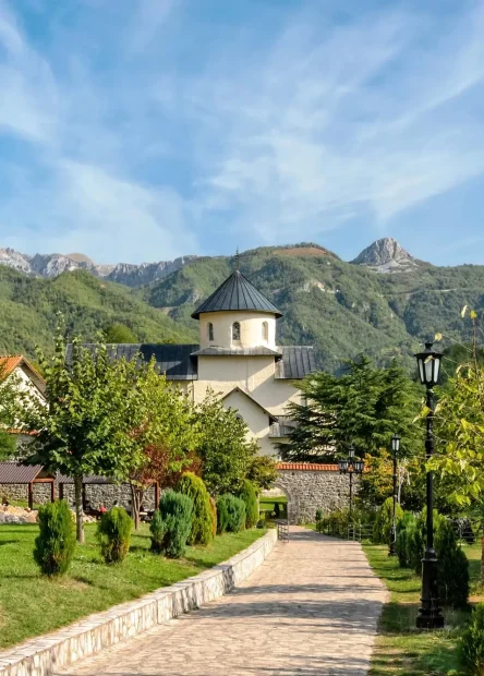Manastir Morača, Morača Kolašin, manastiri Crne Gore, freske proroka Ilije, Svetište Crna Gora, povijest Morače, rijeka Morača, vodopad Svetigora, kanjon Morače, duhovna mjesta Crne Gore, Stefan Vukanović, Stefan Nemanja, rijeka Morača i vodopad Svetigora, kulturna baština Crne Gore, srednjovjekovna umjetnost Crne Gore, ikonostas Manastira Morača, legende o Manastiru Morača, obnovljeni manastiri Crne Gore, freske iz 13. stoljeća, Prorok Ilija u Morači, srednjovjekovni manastiri Balkana, manastiri u prirodnom okruženju, crkvena umjetnost Crne Gore, Kolašin kulturna baština, Crna Gora, Kolašin, Manastir Morača, Morača Monastery, Morača Kolašin, monasteries of Montenegro, frescoes of the prophet Elijah, Sanctuary of Montenegro, history of Morača, Morača river, Svetigora waterfall, Morača canyon, spiritual places of Montenegro, Stefan Vukanović, Stefan Nemanja, Morača river and Svetigora waterfall, cultural heritage of Montenegro, medieval art of Montenegro, iconostasis of Morača Monastery, legends of Morača Monastery, restored monasteries of Montenegro, frescoes from the 13th century, Prophet Ilija in Morača, medieval monasteries of the Balkans, monasteries in natural surroundings, ecclesiastical art of Montenegro, Kolašin cultural heritage, Montenegro, Kolašin, Morača Monastery,