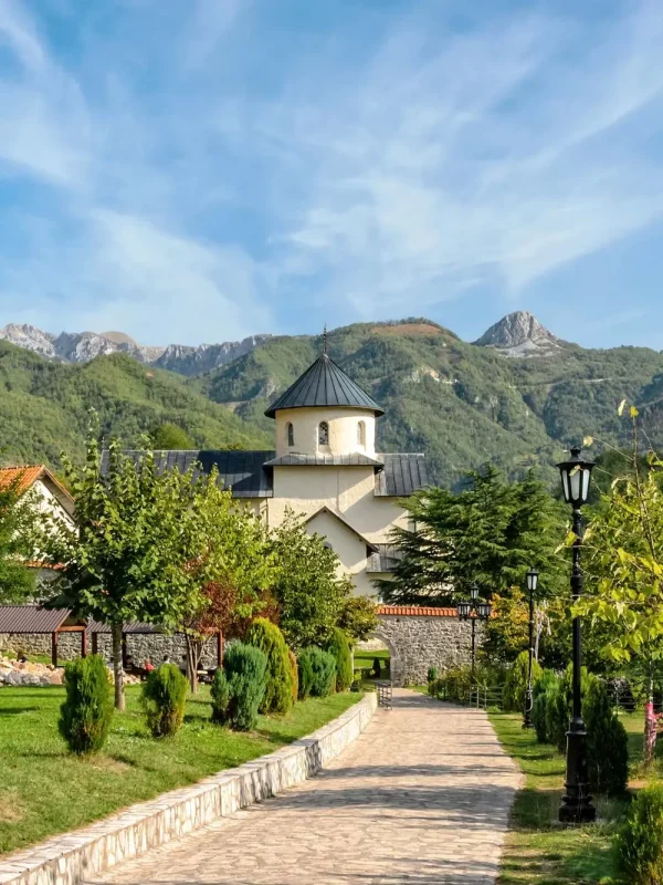 Manastir Morača, Morača Kolašin, manastiri Crne Gore, freske proroka Ilije, Svetište Crna Gora, povijest Morače, rijeka Morača, vodopad Svetigora, kanjon Morače, duhovna mjesta Crne Gore, Stefan Vukanović, Stefan Nemanja, rijeka Morača i vodopad Svetigora, kulturna baština Crne Gore, srednjovjekovna umjetnost Crne Gore, ikonostas Manastira Morača, legende o Manastiru Morača, obnovljeni manastiri Crne Gore, freske iz 13. stoljeća, Prorok Ilija u Morači, srednjovjekovni manastiri Balkana, manastiri u prirodnom okruženju, crkvena umjetnost Crne Gore, Kolašin kulturna baština, Crna Gora, Kolašin, Manastir Morača, Morača Monastery, Morača Kolašin, monasteries of Montenegro, frescoes of the prophet Elijah, Sanctuary of Montenegro, history of Morača, Morača river, Svetigora waterfall, Morača canyon, spiritual places of Montenegro, Stefan Vukanović, Stefan Nemanja, Morača river and Svetigora waterfall, cultural heritage of Montenegro, medieval art of Montenegro, iconostasis of Morača Monastery, legends of Morača Monastery, restored monasteries of Montenegro, frescoes from the 13th century, Prophet Ilija in Morača, medieval monasteries of the Balkans, monasteries in natural surroundings, ecclesiastical art of Montenegro, Kolašin cultural heritage, Montenegro, Kolašin, Morača Monastery,