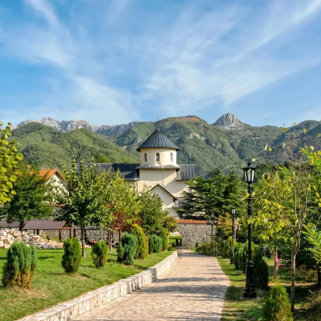 Manastir Morača, Morača Kolašin, manastiri Crne Gore, freske proroka Ilije, Svetište Crna Gora, povijest Morače, rijeka Morača, vodopad Svetigora, kanjon Morače, duhovna mjesta Crne Gore, Stefan Vukanović, Stefan Nemanja, rijeka Morača i vodopad Svetigora, kulturna baština Crne Gore, srednjovjekovna umjetnost Crne Gore, ikonostas Manastira Morača, legende o Manastiru Morača, obnovljeni manastiri Crne Gore, freske iz 13. stoljeća, Prorok Ilija u Morači, srednjovjekovni manastiri Balkana, manastiri u prirodnom okruženju, crkvena umjetnost Crne Gore, Kolašin kulturna baština, Crna Gora, Kolašin, Manastir Morača, Morača Monastery, Morača Kolašin, monasteries of Montenegro, frescoes of the prophet Elijah, Sanctuary of Montenegro, history of Morača, Morača river, Svetigora waterfall, Morača canyon, spiritual places of Montenegro, Stefan Vukanović, Stefan Nemanja, Morača river and Svetigora waterfall, cultural heritage of Montenegro, medieval art of Montenegro, iconostasis of Morača Monastery, legends of Morača Monastery, restored monasteries of Montenegro, frescoes from the 13th century, Prophet Ilija in Morača, medieval monasteries of the Balkans, monasteries in natural surroundings, ecclesiastical art of Montenegro, Kolašin cultural heritage, Montenegro, Kolašin, Morača Monastery,