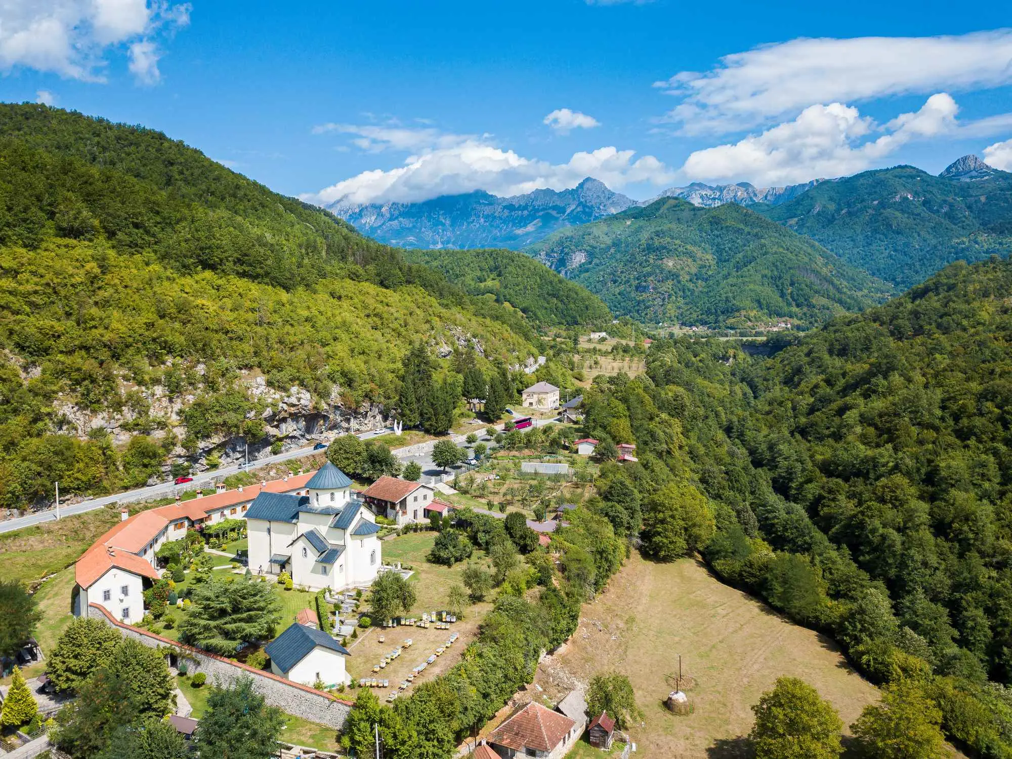 Manastir Morača, Morača Kolašin, manastiri Crne Gore, freske proroka Ilije, Svetište Crna Gora, povijest Morače, rijeka Morača, vodopad Svetigora, kanjon Morače, duhovna mjesta Crne Gore, Stefan Vukanović, Stefan Nemanja, rijeka Morača i vodopad Svetigora, kulturna baština Crne Gore, srednjovjekovna umjetnost Crne Gore, ikonostas Manastira Morača, legende o Manastiru Morača, obnovljeni manastiri Crne Gore, freske iz 13. stoljeća, Prorok Ilija u Morači, srednjovjekovni manastiri Balkana, manastiri u prirodnom okruženju, crkvena umjetnost Crne Gore, Kolašin kulturna baština, Crna Gora, Kolašin, Manastir Morača, Morača Monastery, Morača Kolašin, monasteries of Montenegro, frescoes of the prophet Elijah, Sanctuary of Montenegro, history of Morača, Morača river, Svetigora waterfall, Morača canyon, spiritual places of Montenegro, Stefan Vukanović, Stefan Nemanja, Morača river and Svetigora waterfall, cultural heritage of Montenegro, medieval art of Montenegro, iconostasis of Morača Monastery, legends of Morača Monastery, restored monasteries of Montenegro, frescoes from the 13th century, Prophet Ilija in Morača, medieval monasteries of the Balkans, monasteries in natural surroundings, ecclesiastical art of Montenegro, Kolašin cultural heritage, Montenegro, Kolašin, Morača Monastery, 