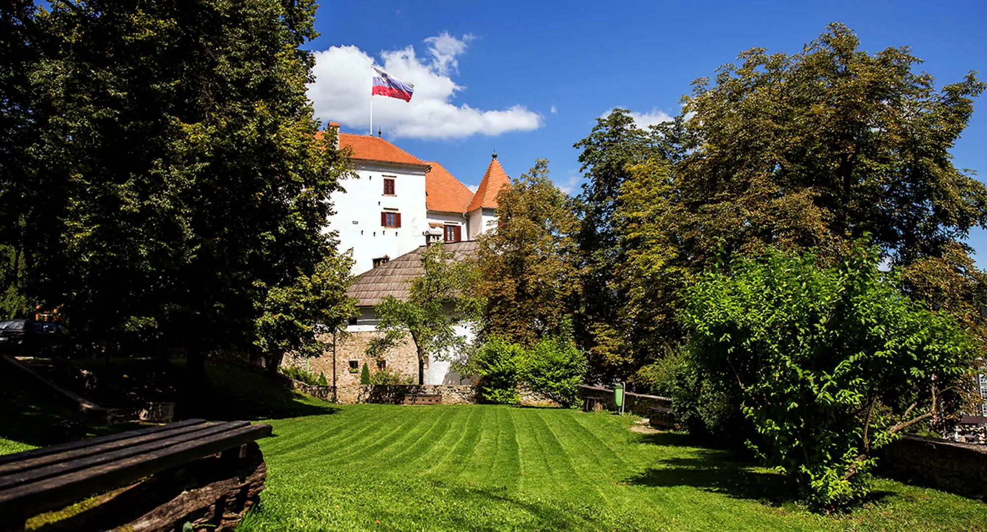 Velenjski dvorac u Sloveniji, renesansni dvorac u Šaleškoj dolini, povijest Velenjskog dvorca, Muzej Velenje izložbe, afrička zbirka Františeka Foita, mastodont Šaleška dolina, kulturne manifestacije u Velenju, dvorac za vjenčanja Slovenija, turističke atrakcije Velenje, radno vrijeme Muzeja Velenje, cijena ulaznica za Velenjski dvorac, što posjetiti u Velenju, Velenjsko jezero, podzemni muzej rudarstva Velenje, dvorci za posjetiti u Sloveniji, renesansna arhitektura Slovenija, znamenitosti sjeverne Slovenije, obiteljski izlet u Velenje, kulturna baština Slovenije, Šaleška dolina, Velenje, grad Velenje, Velenjski dvorac, renesansni dvorci u Sloveniji, obitelji Kunšperk, obitelj Wagen, Muzej Velenje, Velenjsko jezero, Muzej rudarstva, Velenjski grad,Velenj Castle in Slovenia, Renaissance Castle in Šaleška Valley, History of Velenje Castle, Velenje Museum Exhibitions, František Foit African Collection, Šaleška Valley Mastodon, Cultural Events in Velenje, Castle for Weddings Slovenia, Velenje Tourist Attractions, Opening Hours of the Velenje Museum, Ticket Prices for Velenje Castle, What to Visit in Velenje, Velenje Lake, Velenje Underground Mining Museum, Castles to Visit in Slovenia, Renaissance Architecture Slovenia, Landmarks of northern Slovenia, family trip to Velenje, cultural heritage of Slovenia, Šaleška dolina, Velenje, city of Velenje, Velenj castle, Renaissance castles in Slovenia, Kunšperk family, Wagen family, Velenje Museum, Velenj lake, Mining Museum, Velenj town