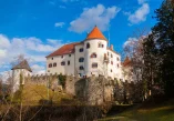 Velenjski dvorac u Sloveniji, renesansni dvorac u Šaleškoj dolini, povijest Velenjskog dvorca, Muzej Velenje izložbe, afrička zbirka Františeka Foita, mastodont Šaleška dolina, kulturne manifestacije u Velenju, dvorac za vjenčanja Slovenija, turističke atrakcije Velenje, radno vrijeme Muzeja Velenje, cijena ulaznica za Velenjski dvorac, što posjetiti u Velenju, Velenjsko jezero, podzemni muzej rudarstva Velenje, dvorci za posjetiti u Sloveniji, renesansna arhitektura Slovenija, znamenitosti sjeverne Slovenije, obiteljski izlet u Velenje, kulturna baština Slovenije, Šaleška dolina, Velenje, grad Velenje, Velenjski dvorac, renesansni dvorci u Sloveniji, obitelji Kunšperk, obitelj Wagen, Muzej Velenje, Velenjsko jezero, Muzej rudarstva, Velenjski grad, Velenj Castle in Slovenia, Renaissance Castle in Šaleška Valley, History of Velenje Castle, Velenje Museum Exhibitions, František Foit African Collection, Šaleška Valley Mastodon, Cultural Events in Velenje, Castle for Weddings Slovenia, Velenje Tourist Attractions, Opening Hours of the Velenje Museum, Ticket Prices for Velenje Castle, What to Visit in Velenje, Velenje Lake, Velenje Underground Mining Museum, Castles to Visit in Slovenia, Renaissance Architecture Slovenia, Landmarks of northern Slovenia, family trip to Velenje, cultural heritage of Slovenia, Šaleška dolina, Velenje, city of Velenje, Velenj castle, Renaissance castles in Slovenia, Kunšperk family, Wagen family, Velenje Museum, Velenj lake, Mining Museum, Velenj town