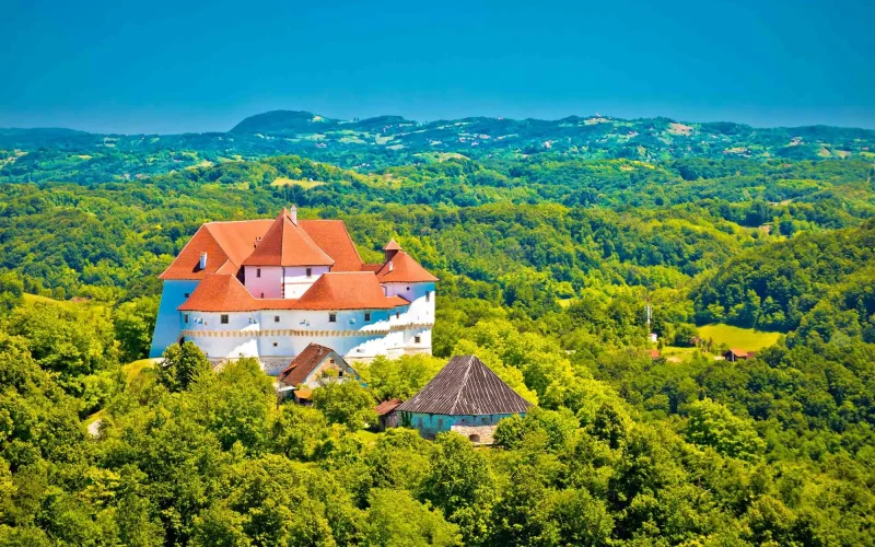 Veliki Tabor, Noć tvrđava, Noć tvrđava Veliki Tabor, Noć tvrđava u Velikom Taboru, Veronika Desinićka, Fridrih Celjski, Hrvatsko zagorje, Družbe Vitezova Zlatnog Kaleža, Dvorac Trakošćan, Trakošćan, izložba Trakošćan, događanja Veliki Tabor, što vidjeti u Hrvatskom zagorju, viteški spektakl Hrvatska, srednjovjekovne igre Hrvatska, manifestacija Noć tvrđava 2025, dvorci Hrvatskog zagorja, izlet u Veliki Tabor, radionice za djecu Hrvatsko zagorje, noćno vodstvo dvorci Hrvatska, streličarstvo i srednjovjekovne igre, legenda o Veroniki Desinić, Veliki Tabor legenda, Trakošćan izložba, Veliki Tabor, Night of the Fortresses, Night of the Fortresses Veliki Tabor, Night of the Fortresses in Veliki Tabor, Veronika Desinićka, Frederick of Celje, Croatian Zagorje, Knights of the Golden Chalice, Trakošćan Castle, Trakošćan, Trakošćan exhibition, events Veliki Tabor, what to see in Croatian Zagorje, knightly spectacle Croatia, medieval games Croatia, event Night of the Fortresses 2025, castles of Croatian Zagorje, excursion to Veliki Tabor, workshops for children Croatian Zagorje, night guided castles Croatia, archery and medieval games, legend of Veronika Desinić, Veliki Tabor legend, Trakošćan exhibition