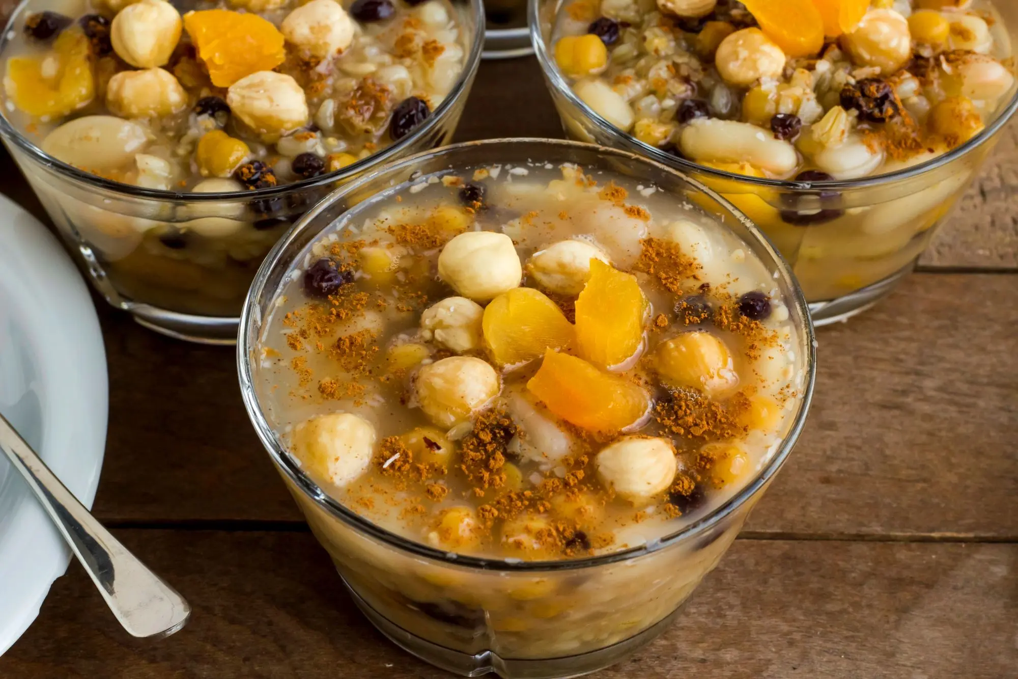 hašure, ashure, hašure recept, ashure recept, recept za hašure, recept za ashure, albanski deserti, deserti u Albaniji, tradicionalni desert, povijesni desert, albanska kuhinja, desert iz Albanije, slastice iz Albanije, albanske slastice, albanski recepti, albanski kolači, albanski specijaliteti, slatki recepti Albanija, farro recept, smokve desert, orasi desert, noah’s pudding, turski utjecaj u Albaniji, osmanska kuhinja, balkan deserti, balkanska kuhinja,hashur, ashura, hashur recipe, ashura recipe, hashur recipe, ashura recipe, albanian desserts, desserts in albania, traditional dessert, historical dessert, albanian cuisine, dessert from albania, desserts from albania, albanian desserts, albanian recipes, albanian cakes, albanian specialties, sweet recipes albania, farro recipe, fig dessert, walnut dessert, noah's pudding, turkish influence in albania, ottoman cuisine, balkan desserts, balkan cuisine,