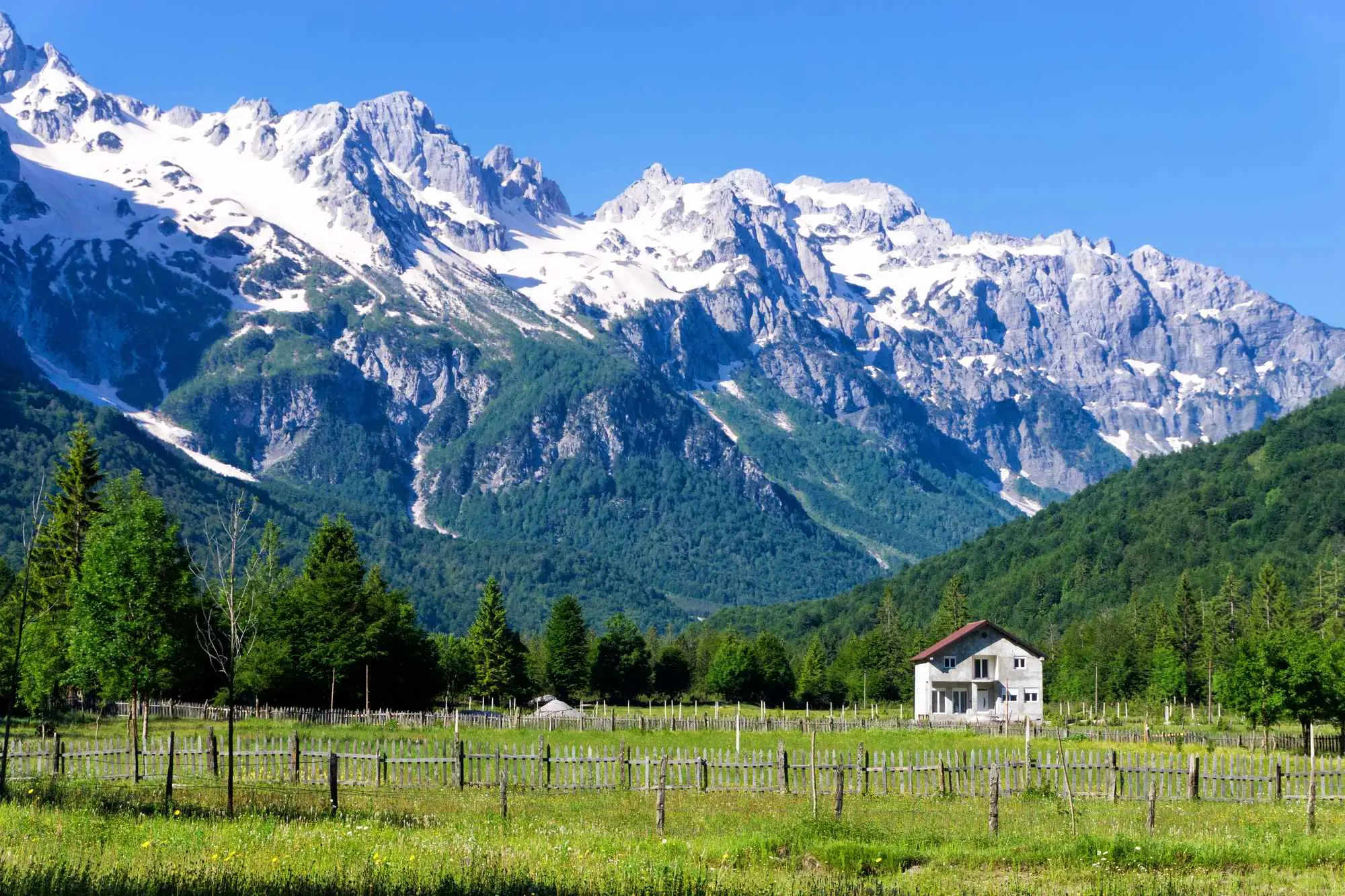 Valbona, rijeka Valbona, dolina rijeke Valbona, dolina Valbone, Nacionalni park Valbona, Prokletije, Fierze, Valbona Theth planinarska staza, prijevoj Valbona Pass, mlin Mulliri i Vjetër i Valbonës, stari mlin Valbona, Dragobi, Liqeni i Xhemës, albanske Alpe, planinarenje Albanija, priroda Albanija, Mulliri i Vjetër, jezero Xhemës, Valbonë Theth staza, Valbona, Valbona river, Valbona river valley, Valbona valley, Valbona National Park, Prokletije, Fierze, Valbona Theth hiking trail, Valbona Pass, Mulliri and Vjetër i Valbonës, Valbona old mill, Dragobi, Liqeni and Xhemës, Albanian Alps, Albania hiking, Albania nature, Mulliri and Vjetër, Xhemës lake, Valbonë Theth trail,