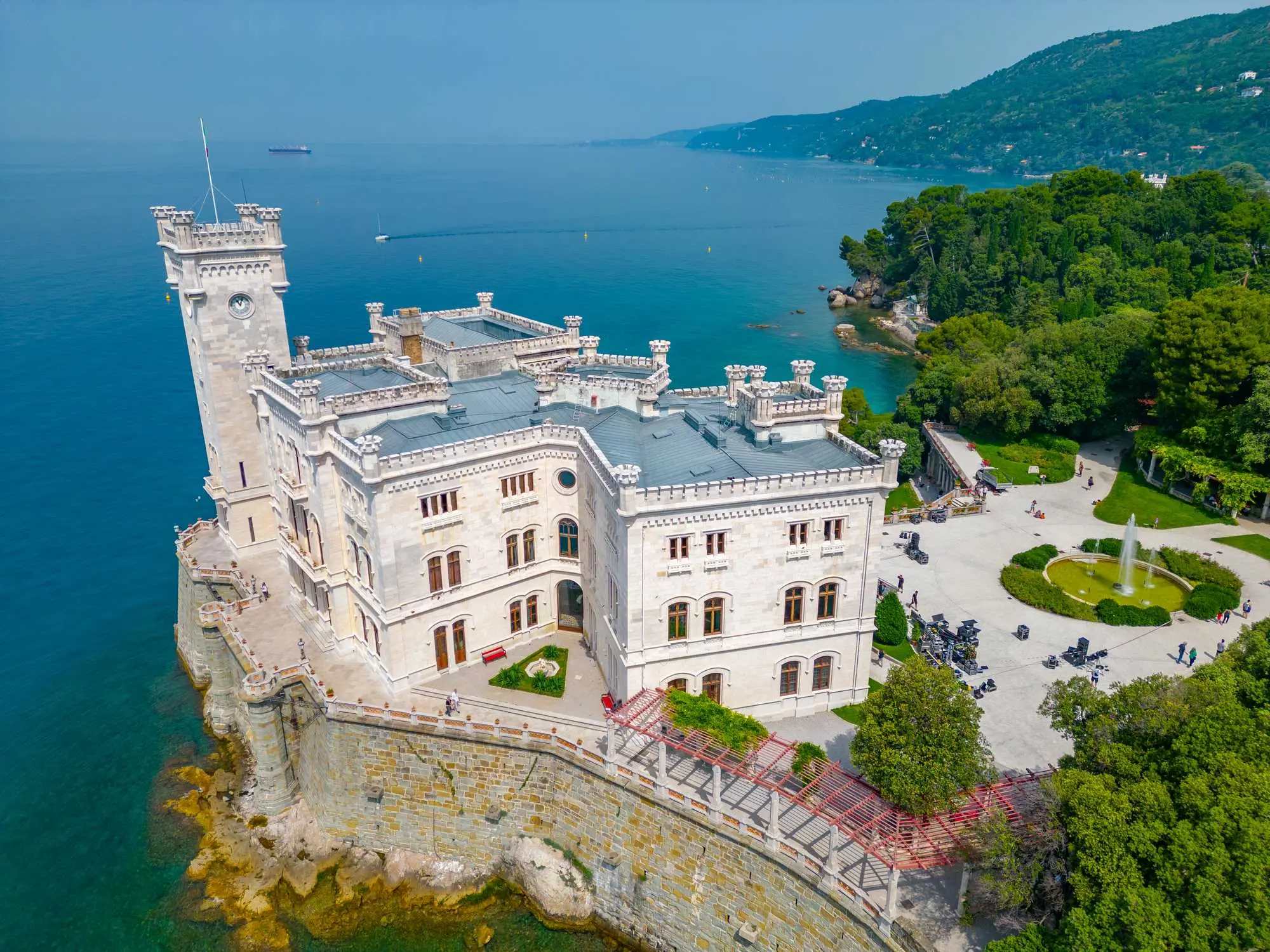 dvorac Miramare, Miramare Trst, dvorac Trst, Miramare, Trst, Maksimilijan Habsburški, Franjo Josip I, Carl Junker, Miramare muzej, dvorac Miramare, Trst, dvorci u Italiji, Habsburzi, Maksimilijan Habsburški, dvorci na Jadranu, što vidjeti u Trstu, romantični dvorci, talijanski dvorci, legenda o Miramareu,Miramare Castle, Miramare Trieste, Trieste Castle, Miramare, Trieste, Maximilian of Habsburg, Franz Joseph I, Carl Junker, Miramare Museum, Miramare Castle, Trieste, castles in Italy, Habsburgs, Maximilian of Habsburg, castles on the Adriatic, what to see in Trieste, romantic castles, Italian castles, the legend of Miramare, 