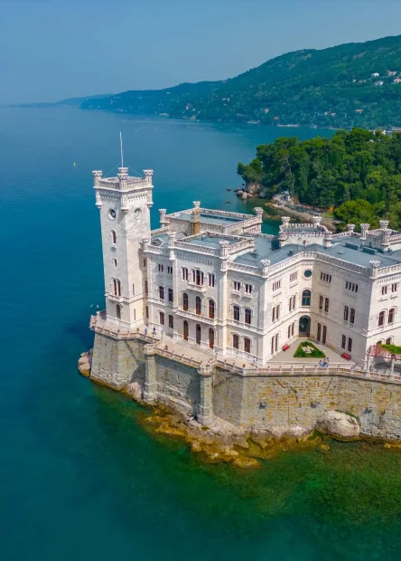 dvorac Miramare, Miramare Trst, dvorac Trst, Miramare, Trst, Maksimilijan Habsburški, Franjo Josip I, Carl Junker, Miramare muzej, dvorac Miramare, Trst, dvorci u Italiji, Habsburzi, Maksimilijan Habsburški, dvorci na Jadranu, što vidjeti u Trstu, romantični dvorci, talijanski dvorci, legenda o Miramareu, Miramare Castle, Miramare Trieste, Trieste Castle, Miramare, Trieste, Maximilian of Habsburg, Franz Joseph I, Carl Junker, Miramare Museum, Miramare Castle, Trieste, castles in Italy, Habsburgs, Maximilian of Habsburg, castles on the Adriatic, what to see in Trieste, romantic castles, Italian castles, the legend of Miramare,
