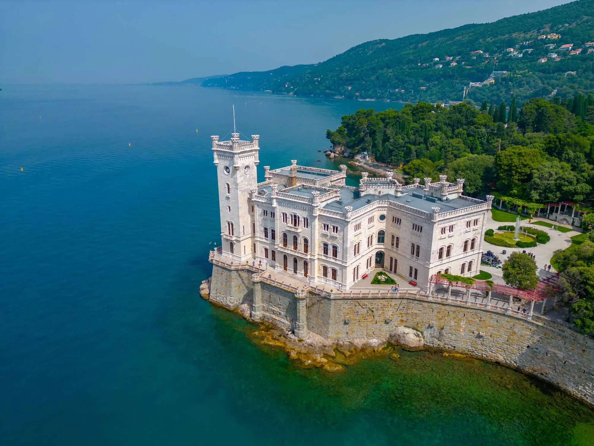 dvorac Miramare, Miramare Trst, dvorac Trst, Miramare, Trst, Maksimilijan Habsburški, Franjo Josip I, Carl Junker, Miramare muzej, dvorac Miramare, Trst, dvorci u Italiji, Habsburzi, Maksimilijan Habsburški, dvorci na Jadranu, što vidjeti u Trstu, romantični dvorci, talijanski dvorci, legenda o Miramareu, Miramare Castle, Miramare Trieste, Trieste Castle, Miramare, Trieste, Maximilian of Habsburg, Franz Joseph I, Carl Junker, Miramare Museum, Miramare Castle, Trieste, castles in Italy, Habsburgs, Maximilian of Habsburg, castles on the Adriatic, what to see in Trieste, romantic castles, Italian castles, the legend of Miramare,