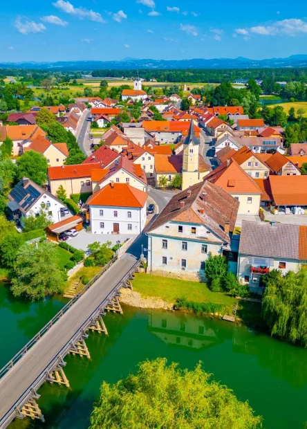 Kostanjevica na Krki, rijeka Krka, najmanji grad u Sloveniji, Cistercitski samostan Kostanjevica, Galerija Božidar Jakac, Forma Viva, park skulptura, Kostanjeviška jama, Dolenjska, Dolenjska vina, cviček, vinarija Jelenič, Krakovske šume, Gorjanci, slovenska Venecija, grad na otoku, izlet Slovenija, Kostanjevica na Krka, Krka river, the smallest town in Slovenia, Cistercian monastery Kostanjevica, Božidar Jakac Gallery, Forma Viva, sculpture park, Kostanjeviška cave, Dolenjska, Dolenjska wines, cviček, Jelenič winery, Gorjanci, Slovenian Venice, city on an island, excursion Slovenia, Gorjanci, Krakovski gozd, Lower Carniola, Dolenjska region, Kostanjevica Cave
