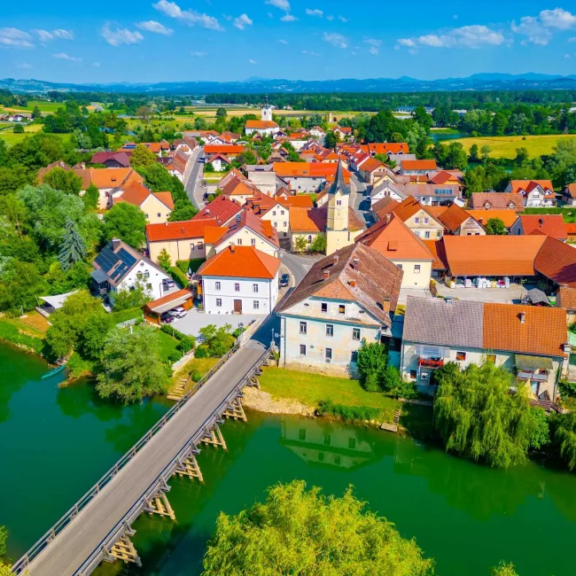 Kostanjevica na Krki, rijeka Krka, najmanji grad u Sloveniji, Cistercitski samostan Kostanjevica, Galerija Božidar Jakac, Forma Viva, park skulptura, Kostanjeviška jama, Dolenjska, Dolenjska vina, cviček, vinarija Jelenič, Krakovske šume, Gorjanci, slovenska Venecija, grad na otoku, izlet Slovenija, Kostanjevica na Krka, Krka river, the smallest town in Slovenia, Cistercian monastery Kostanjevica, Božidar Jakac Gallery, Forma Viva, sculpture park, Kostanjeviška cave, Dolenjska, Dolenjska wines, cviček, Jelenič winery, Gorjanci, Slovenian Venice, city on an island, excursion Slovenia, Gorjanci, Krakovski gozd, Lower Carniola, Dolenjska region, Kostanjevica Cave