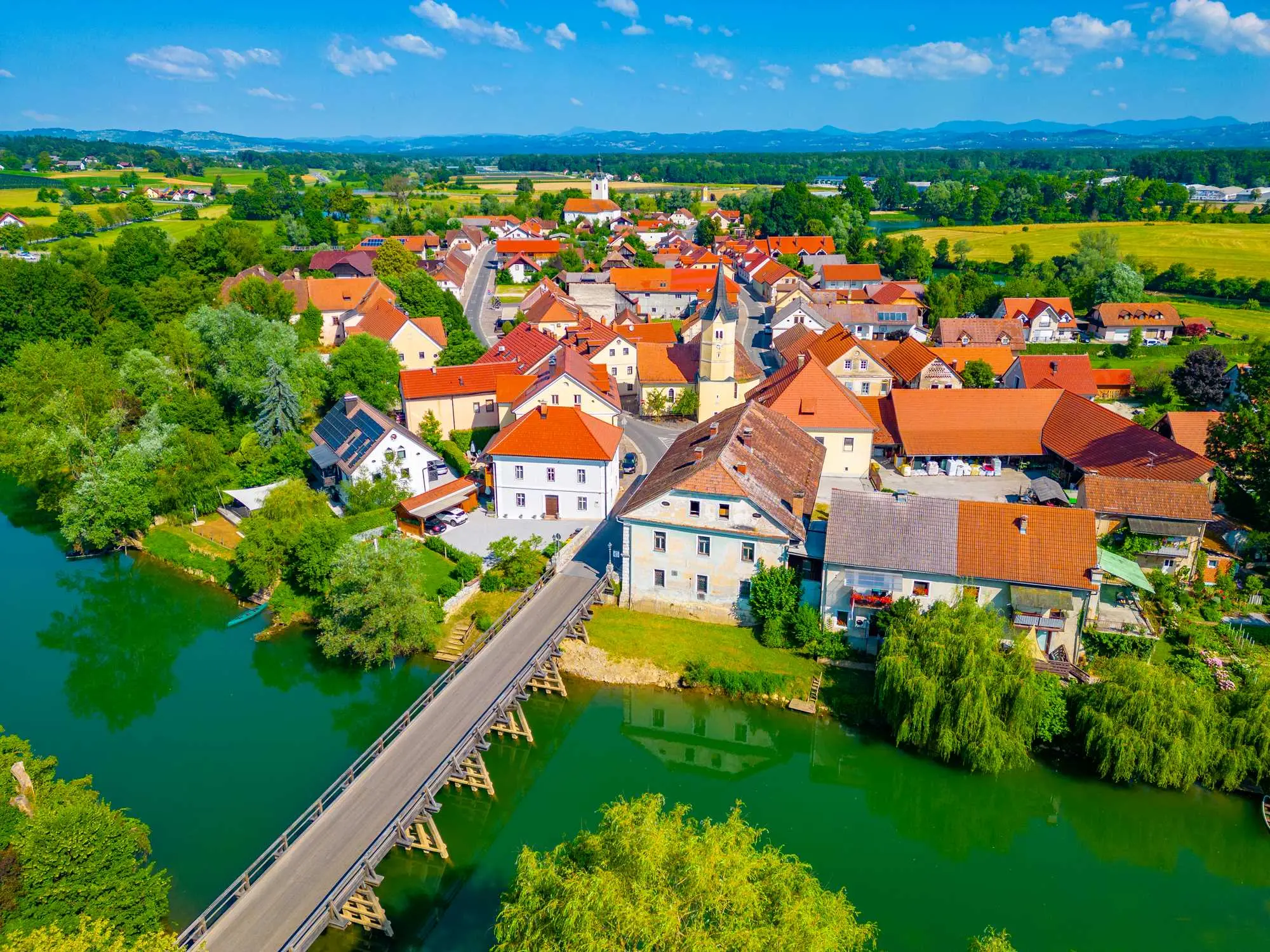 Kostanjevica na Krki, rijeka Krka, najmanji grad u Sloveniji, Cistercitski samostan Kostanjevica, Galerija Božidar Jakac, Forma Viva, park skulptura, Kostanjeviška jama, Dolenjska, Dolenjska vina, cviček, vinarija Jelenič, Krakovske šume, Gorjanci, slovenska Venecija, grad na otoku, izlet Slovenija, Kostanjevica na Krka, Krka river, the smallest town in Slovenia, Cistercian monastery Kostanjevica, Božidar Jakac Gallery, Forma Viva, sculpture park, Kostanjeviška cave, Dolenjska, Dolenjska wines, cviček, Jelenič winery, Gorjanci, Slovenian Venice, city on an island, excursion Slovenia, Gorjanci, Krakovski gozd, Lower Carniola, Dolenjska region, Kostanjevica Cave