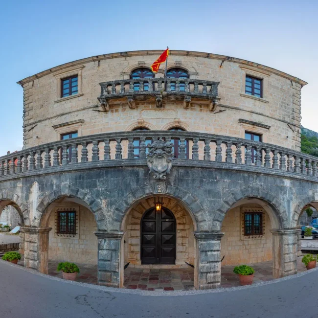 Iberostar Heritage Grand Perast, Palača Smekja, Perast, palače Perast, Perast palače, palače u Perastu, Palača Bujović, Palača Zmajević, Palača Visković, Palača Balović, Palača Bronza, Palača Mazarović, Palača Lučić-Kolović-Matikola, Palača Vukasović-Kolović, Palača Šestokrilović, palače Perasta, povijest Perasta, barokne palače, Boka kotorska, Perast palače popis, Perast Mletačka Republika, kulturna baština Crne Gore, muzeji Perast, barokne palače Perast, barokne palače crna gora,Palača Brajković-Martinović Iberostar Heritage Grand Perast, Smekja Palace, Perast, Perast palaces, Perast palaces, palaces in Perast, Bujović Palace, Zmajević Palace, Visković Palace, Balović Palace, Bronza Palace, Mazarović Palace, Lučić-Kolović-Matikola Palace, Vukasović-Kolović Palace, Šestokrilović Palace, Perast palaces, Perast history, baroque palaces, Boka Kotorska, Perast palaces list, Perast Venetian Republic, cultural heritage of Montenegro, Perast museums, Perast baroque palaces, baroque palaces Montenegro, Brajković-Martinović Palace