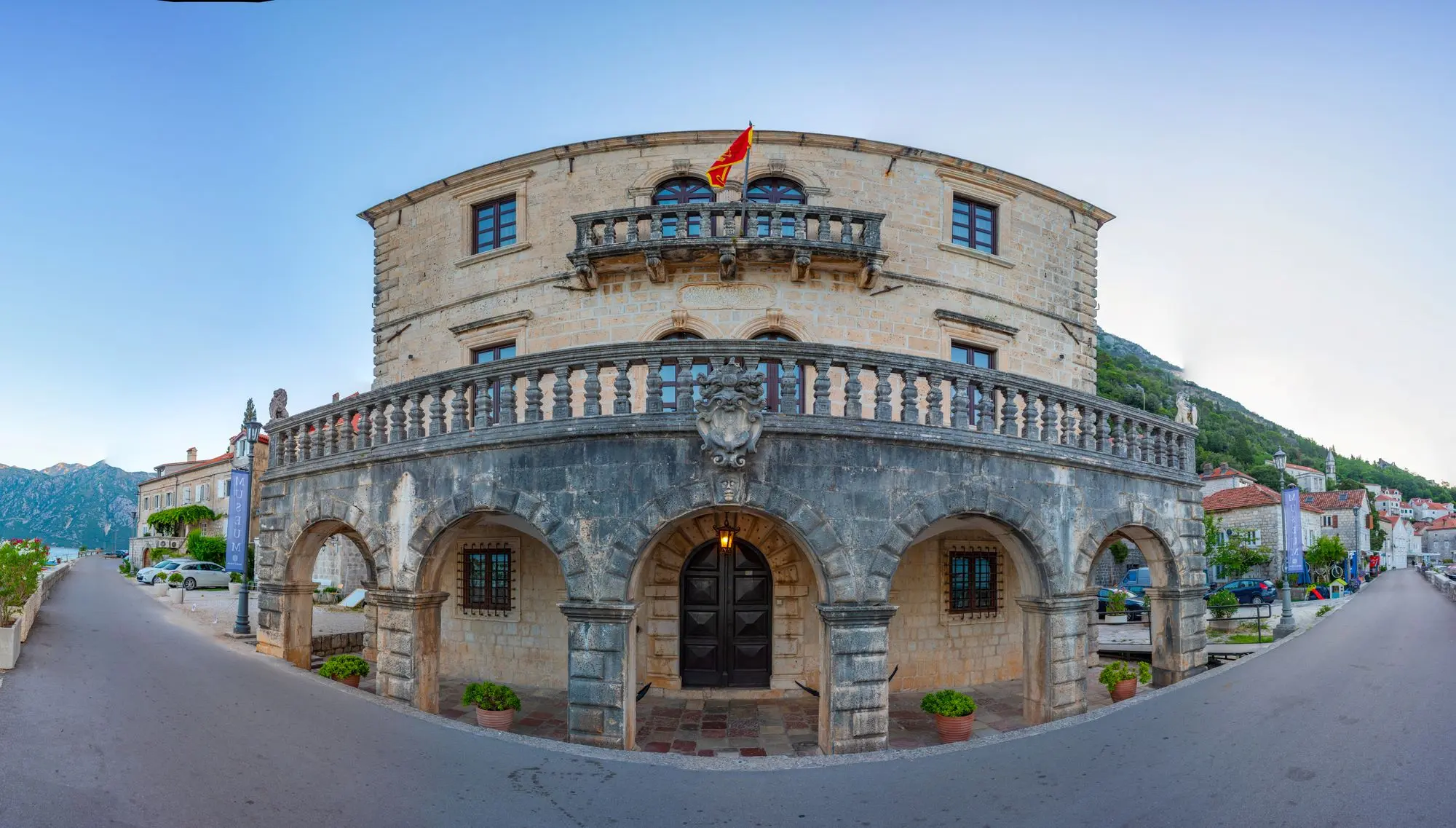 Iberostar Heritage Grand Perast, Palača Smekja, Perast, palače Perast, Perast palače, palače u Perastu, Palača Bujović, Palača Zmajević, Palača Visković, Palača Balović, Palača Bronza, Palača Mazarović, Palača Lučić-Kolović-Matikola, Palača Vukasović-Kolović, Palača Šestokrilović, palače Perasta, povijest Perasta, barokne palače, Boka kotorska, Perast palače popis, Perast Mletačka Republika, kulturna baština Crne Gore, muzeji Perast, barokne palače Perast, barokne palače crna gora,Palača Brajković-Martinović Iberostar Heritage Grand Perast, Smekja Palace, Perast, Perast palaces, Perast palaces, palaces in Perast, Bujović Palace, Zmajević Palace, Visković Palace, Balović Palace, Bronza Palace, Mazarović Palace, Lučić-Kolović-Matikola Palace, Vukasović-Kolović Palace, Šestokrilović Palace, Perast palaces, Perast history, baroque palaces, Boka Kotorska, Perast palaces list, Perast Venetian Republic, cultural heritage of Montenegro, Perast museums, Perast baroque palaces, baroque palaces Montenegro, Brajković-Martinović Palace