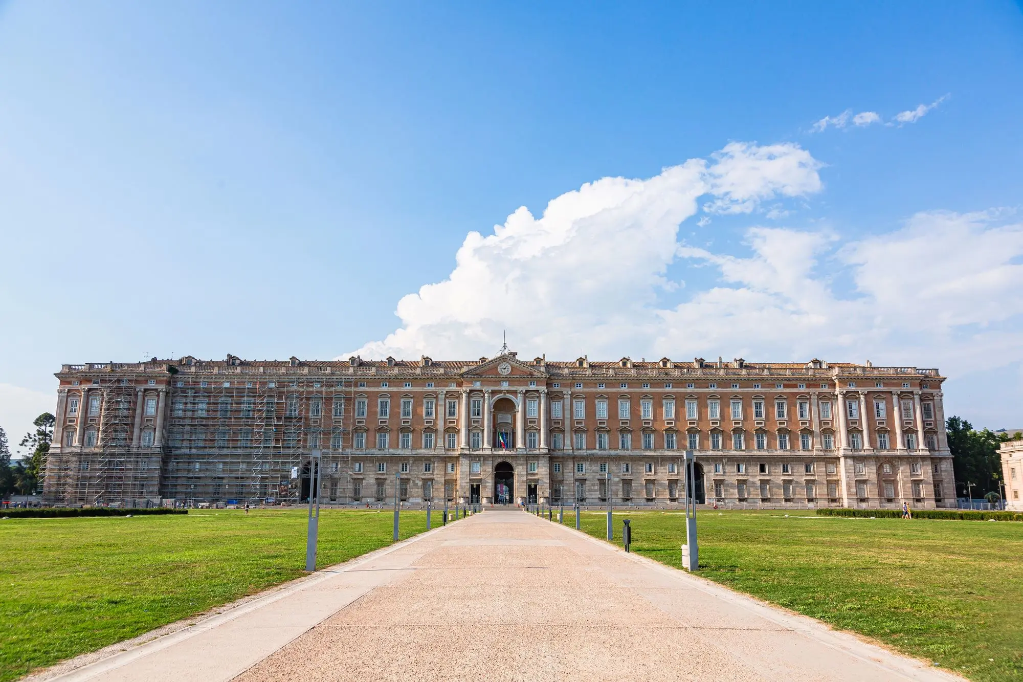 Reggia di Caserta, kraljevska palača Caserta, palača Caserta, najveća kraljevska rezidencija, kraljevska rezidencija, Kampanija, Napulj, Bourbon, dinastija Bourbon, Karlo III. Bourbon, Luigi Vanvitelli, akvadukt Carolino, talijanske palače, barokna arhitektura Italija, Versailles Italija, povijest Caserte, UNESCO palača,Reggia di Caserta, Royal Palace of Caserta, Palace of Caserta, largest royal residence, royal residence, Campania, Naples, Bourbon, Bourbon dynasty, Charles III of Bourbon, Luigi Vanvitelli, Carolino aqueduct, Italian palaces, Baroque architecture Italy, Versailles Italy, history of Caserta, UNESCO palace,