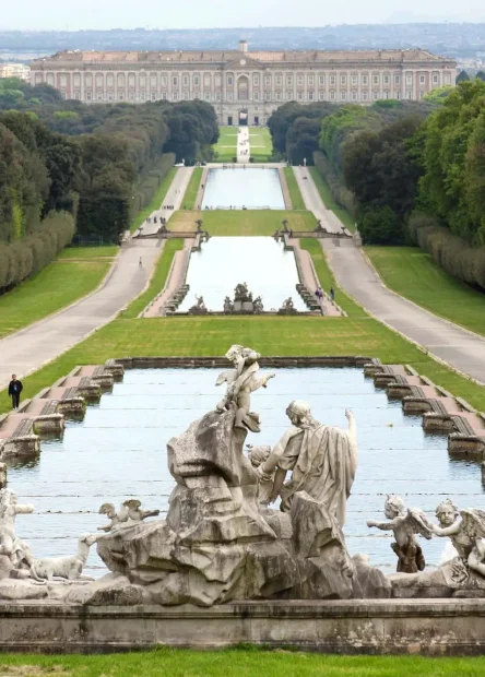 Reggia di Caserta, kraljevska palača Caserta, palača Caserta, najveća kraljevska rezidencija, kraljevska rezidencija, Kampanija, Napulj, Bourbon, dinastija Bourbon, Karlo III. Bourbon, Luigi Vanvitelli, akvadukt Carolino, talijanske palače, barokna arhitektura Italija, Versailles Italija, povijest Caserte, UNESCO palača, Reggia di Caserta, Royal Palace of Caserta, Palace of Caserta, largest royal residence, royal residence, Campania, Naples, Bourbon, Bourbon dynasty, Charles III of Bourbon, Luigi Vanvitelli, Carolino aqueduct, Italian palaces, Baroque architecture Italy, Versailles Italy, history of Caserta, UNESCO palace,