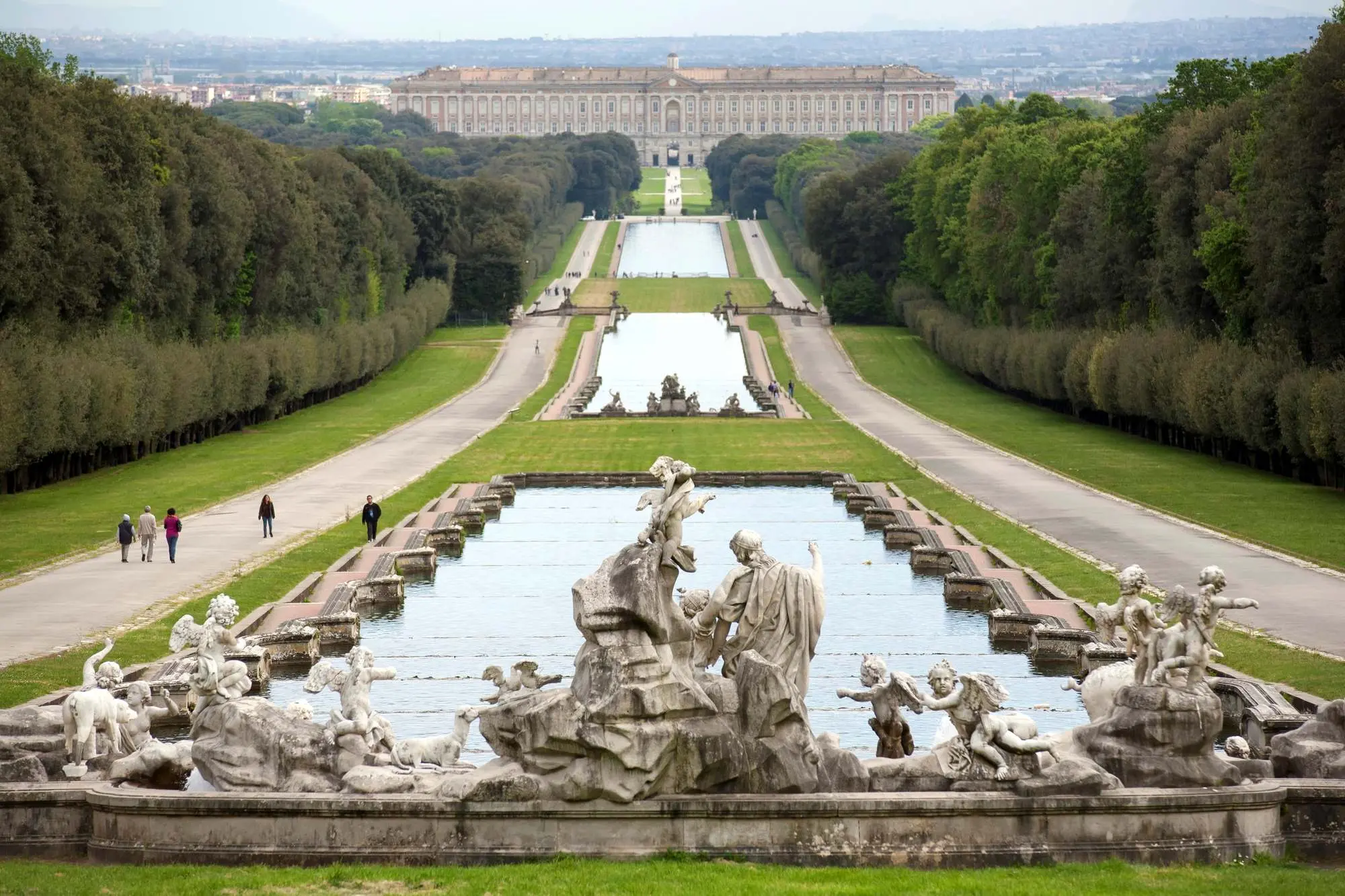 Reggia di Caserta, kraljevska palača Caserta, palača Caserta, najveća kraljevska rezidencija, kraljevska rezidencija, Kampanija, Napulj, Bourbon, dinastija Bourbon, Karlo III. Bourbon, Luigi Vanvitelli, akvadukt Carolino, talijanske palače, barokna arhitektura Italija, Versailles Italija, povijest Caserte, UNESCO palača, Reggia di Caserta, Royal Palace of Caserta, Palace of Caserta, largest royal residence, royal residence, Campania, Naples, Bourbon, Bourbon dynasty, Charles III of Bourbon, Luigi Vanvitelli, Carolino aqueduct, Italian palaces, Baroque architecture Italy, Versailles Italy, history of Caserta, UNESCO palace,