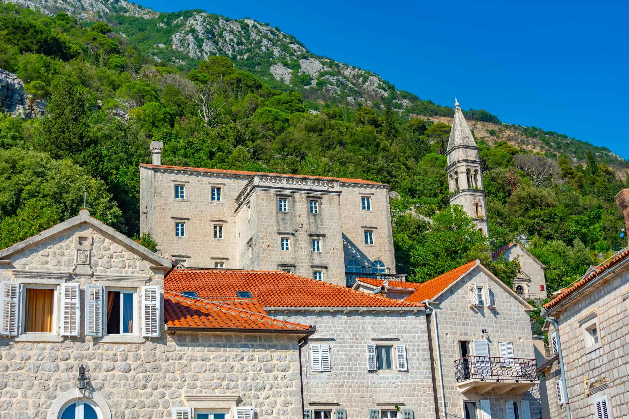 Iberostar Heritage Grand Perast, Palača Smekja, Perast, palače Perast, Perast palače, palače u Perastu, Palača Bujović, Palača Zmajević, Palača Visković, Palača Balović, Palača Bronza, Palača Mazarović, Palača Lučić-Kolović-Matikola, Palača Vukasović-Kolović, Palača Šestokrilović, palače Perasta, povijest Perasta, barokne palače, Boka kotorska, Perast palače popis, Perast Mletačka Republika, kulturna baština Crne Gore, muzeji Perast, barokne palače Perast, barokne palače crna gora,Palača Brajković-MartinovićIberostar Heritage Grand Perast, Smekja Palace, Perast, Perast palaces, Perast palaces, palaces in Perast, Bujović Palace, Zmajević Palace, Visković Palace, Balović Palace, Bronza Palace, Mazarović Palace, Lučić-Kolović-Matikola Palace, Vukasović-Kolović Palace, Šestokrilović Palace, Perast palaces, Perast history, baroque palaces, Boka Kotorska, Perast palaces list, Perast Venetian Republic, cultural heritage of Montenegro, Perast museums, Perast baroque palaces, baroque palaces Montenegro, Brajković-Martinović Palace