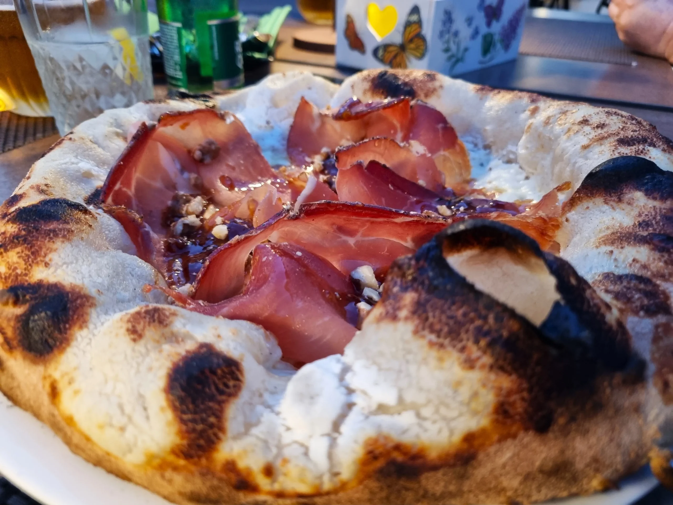 Otok Vir, Vir, Bella Ciao, Bella Ciao Vir, Bella Ciao pizza, restoran Vir, pizza Vir, najbolja pizza Vir, napolitana Vir, buratta pizza, pizza s pršutom, pizza sa smokvama, vegetarijanska pizza, domaći njoki, njoki sa sirom, recenzija restorana Vir, gdje jesti na Viru, preporuka restorana, Adria.fun preporuka, hrana otok Vir, restoran s terasom Vir, cijene restorana Vir, pizza Dalmacija, Island of Vir, Vir, Bella Ciao, Bella Ciao Vir, Bella Ciao pizza, restaurant Vir, pizza Vir, best pizza Vir, Neapolitan Vir, buratta pizza, pizza with prosciutto, pizza with figs, vegetarian pizza, homemade gnocchi, gnocchi with cheese, restaurant review Vir, where to eat in Vir, restaurant recommendation, Adria.fun recommendation, food island Vir, restaurant with terrace Vir, restaurant prices Vir, pizza Dalmatia,