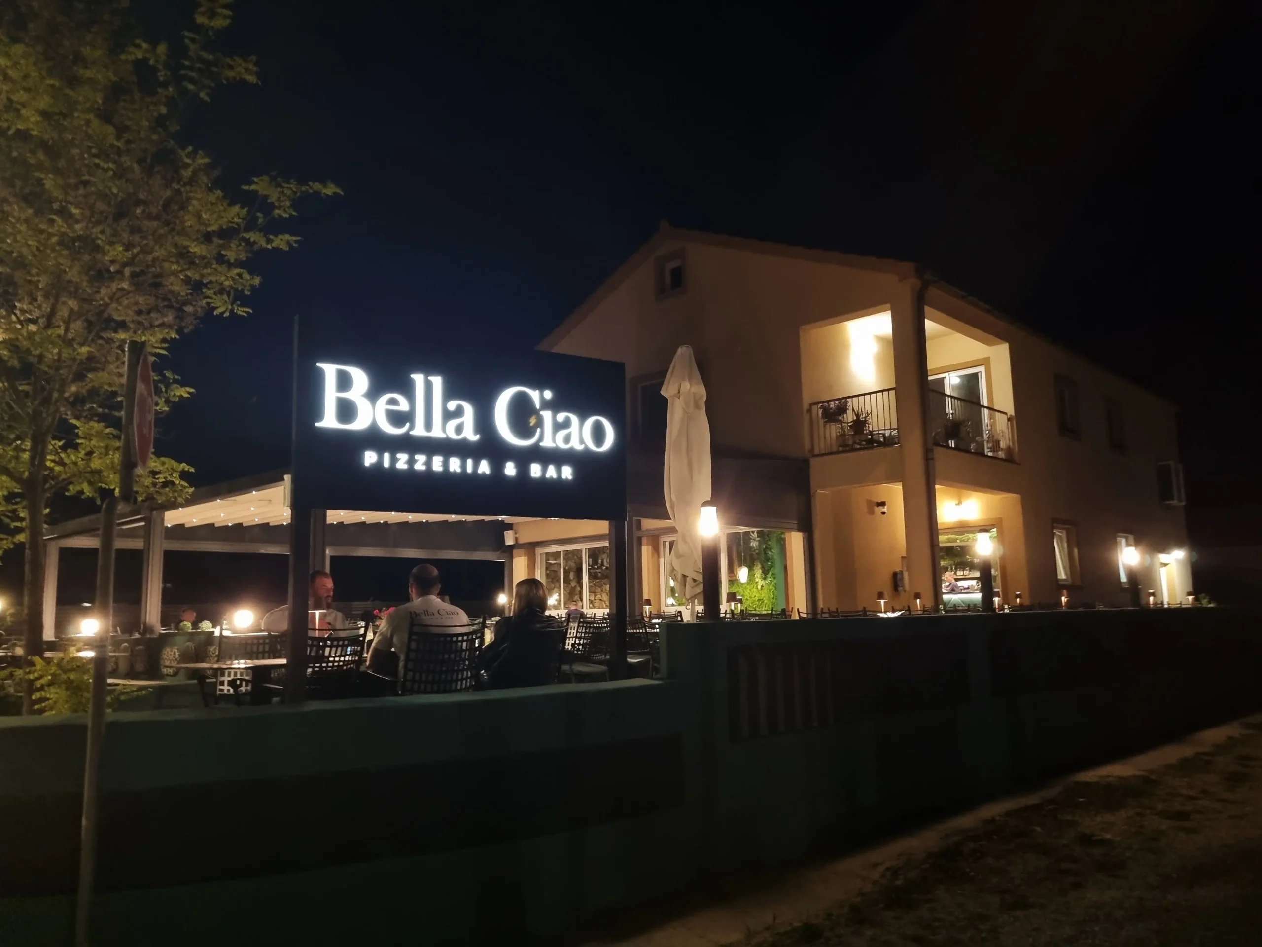 Otok Vir, Vir, Bella Ciao, Bella Ciao Vir, Bella Ciao pizza, restoran Vir, pizza Vir, najbolja pizza Vir, napolitana Vir, buratta pizza, pizza s pršutom, pizza sa smokvama, vegetarijanska pizza, domaći njoki, njoki sa sirom, recenzija restorana Vir, gdje jesti na Viru, preporuka restorana, Adria.fun preporuka, hrana otok Vir, restoran s terasom Vir, cijene restorana Vir, pizza Dalmacija, Island of Vir, Vir, Bella Ciao, Bella Ciao Vir, Bella Ciao pizza, restaurant Vir, pizza Vir, best pizza Vir, Neapolitan Vir, buratta pizza, pizza with prosciutto, pizza with figs, vegetarian pizza, homemade gnocchi, gnocchi with cheese, restaurant review Vir, where to eat in Vir, restaurant recommendation, Adria.fun recommendation, food island Vir, restaurant with terrace Vir, restaurant prices Vir, pizza Dalmatia,