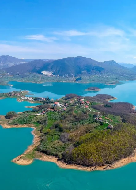 najljepša jezera, najljepša jezera u Bosni i Hercegovini, Bosna i Hercegovina, Bosna i Hercegovina jezera, jezera u Bosni i Hercegovini, jezera BiH, priroda BiH, putovanja BiH, vikend destinacije BiH, planinarenje Bosna, Prokoško jezero, Boračko jezero, Buško jezero, Blidinjsko jezero, Ramsko jezero, Šatorsko jezero, jezero Balkana, Plivska jezera, Veliko Plivsko jezero, Malo Plivsko jezero, Alagovac jezero, Sniježnica jezero, Bjelašnica, Prenj, Prozor Rama, Bosansko Grahovo, Mrkonjić Grad, Park prirode Blidinje, Čvrsnica, Vran, Nevesinje, Teočak, Najveće umjetno jezero, Najveće umjetno jezero u BiH, adria.fun, the most beautiful lakes, the most beautiful lakes in Bosnia and Herzegovina, Bosnia and Herzegovina, Bosnia and Herzegovina lakes, lakes in Bosnia and Herzegovina, lakes of BiH, nature of BiH, travel of BiH, weekend destinations of BiH, hiking Bosnia, Prokoško lake, Boračko lake, Buško lake, Blidinjsko lake, Ramsko lake, Šatorsko lake, Balkana lake, Plivska lakes, Veliko Plivsko lake, Malo Plivsko lake, Alagovac lake, Sniježnica lake, Bjelašnica, Prenj, Prozor Rama, Bosansko Grahovo, Mrkonjić Grad, Blidinje Nature Park, Čvrsnica, Vran, Nevesinje, Teočak, The largest artificial lake, The largest artificial lake in BiH, adria.fun,
