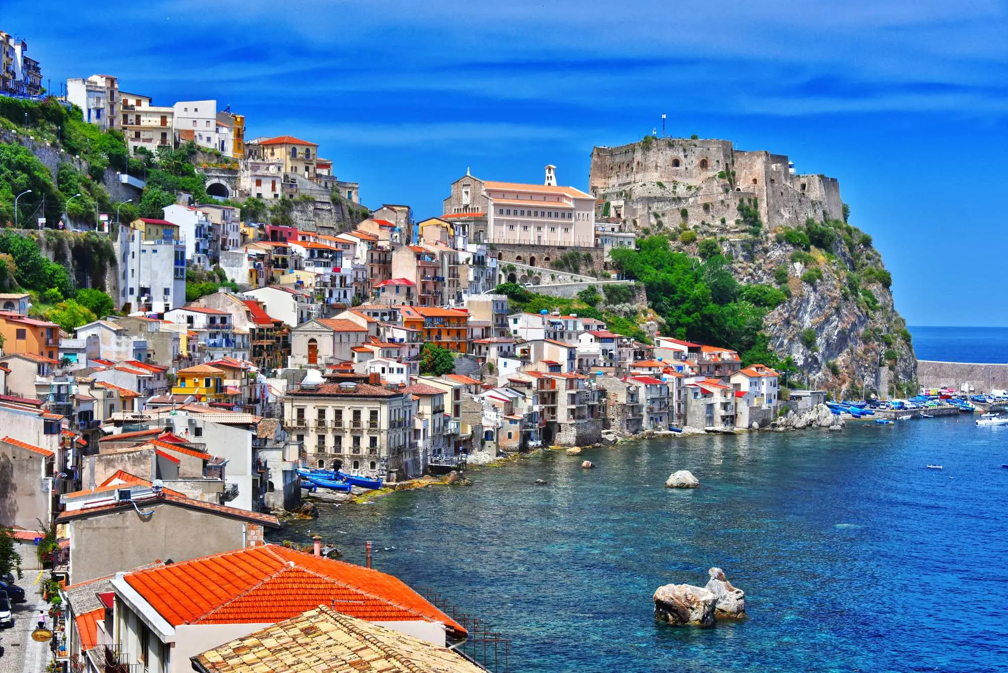 Italija, obalni dragulji Italije, Tellaro, Cinque Terre, Portovenere, Atrani, Basilicata, Maratea, Kalabrija, Scilla, Sperlonga, Procida, Napuljski zaljev, najljepša sela Italije, obalna sela Italija, skriveni dragulji Italije, putovanje Italija, autentična talijanska sela, talijanska obala sela, Italija bez gužviItaly, coastal gems of Italy, Tellaro, Cinque Terre, Portovenere, Atrani, Basilicata, Maratea, Calabria, Scilla, Sperlonga, Procida, Gulf of Naples, the most beautiful villages of Italy, coastal villages of Italy, hidden gems of Italy, travel Italy, authentic Italian villages, Italian coastal villages, Italy without the crowds
