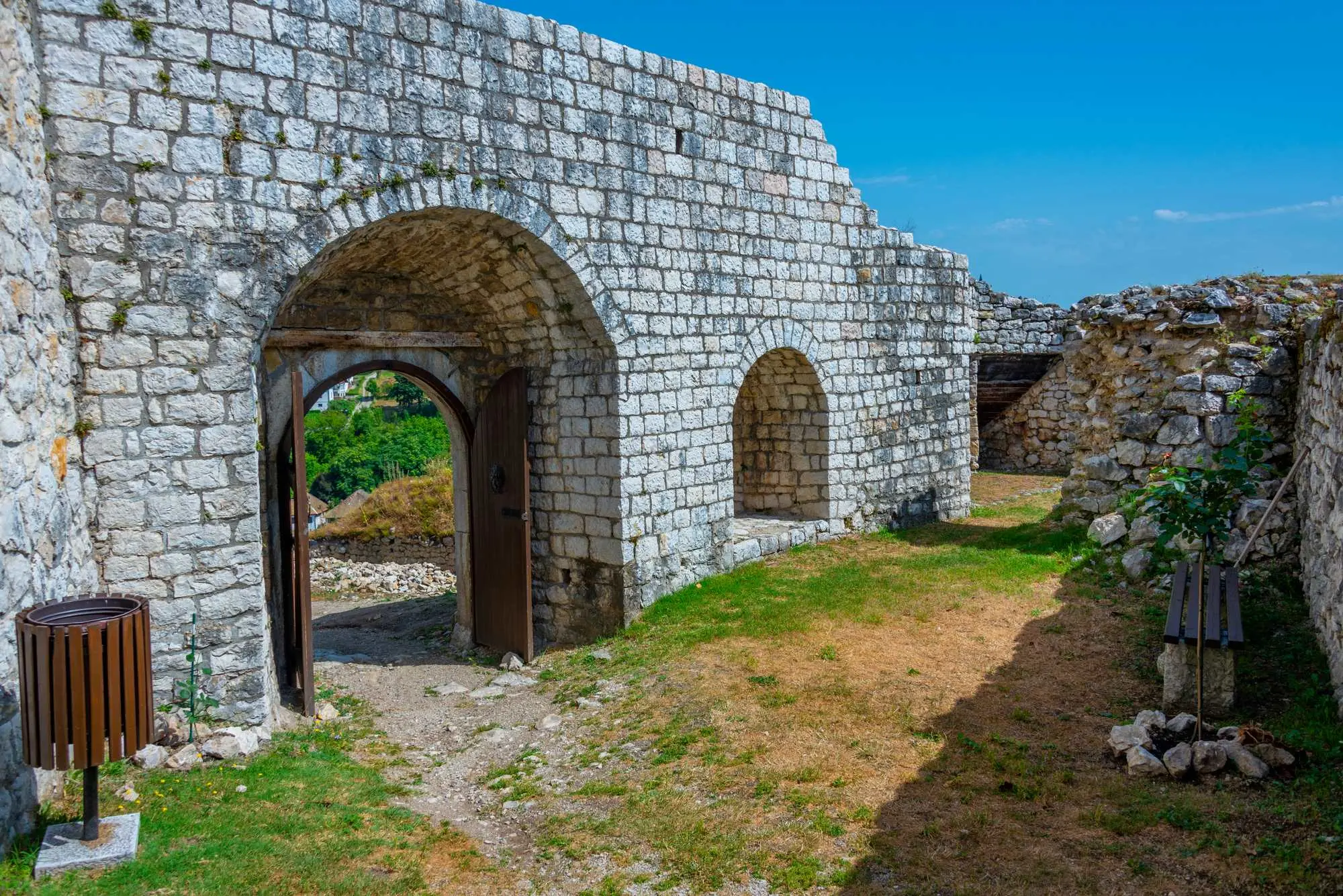 Tešanj tvrđava, Stari grad Tešanj, tvrđave u Bosni i Hercegovini, Gradina Tešanj, povijest Tešnja, srednjovjekovna tvrđava BiH, turizam Tešanj, kulturna baština BiH, tvrđava koja nije osvojena, Eugen Savojski Tešanj, muzeji u Bosni i Hercegovini, znamenitosti Bosne, Eminagića konak, Gazi Ferhad-begova džamija, Tešanj, rijeka Bosna, Tešanjska tvrđava, Gradina u Tešnju, Kapetanova kula, Dizdareva kula, Tešanj kroz stoljeća, tvrđava Tešanj, rijeka Tešanjka, kralj Stjepan Tomašević, Eugen Savojski,Tešanj fortress, Old Town Tešanj, fortresses in Bosnia and Herzegovina, Tešanj Castle, history of Tešanj, medieval fortress of Bosnia and Herzegovina, tourism Tešanj, cultural heritage of Bosnia and Herzegovina, fortress that was not conquered, Eugen of Savoy Tešanj, museums in Bosnia and Herzegovina, sights of Bosnia, Eminagića konak, Gazi Ferhad-beg's mosque, Tešanj, Bosna River, Tešanj Fortress, Castle in Tešanj, Captain's Tower, Dizdar's Tower, Tešanj through the centuries, Tešanj fortress, Tešanjka river, King Stjepan Tomašević, Eugen of Savoy,