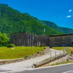 Bovac, Predel, Koritnica, rijeka Koritnice,  tvrđava Kluže, Fort Hermann, Austro-Ugarska Monarhija, Rombon, planina Rombon, Soča, dolina Soče, Tvrđava Kluže, Fort Hermann, dolina Koritnice, Bovec, austro-ugarske utvrde slovenija, vojna povijest Slovenije, planinarenje kod Bovca, kulturna baština u Julijskim Alpama, austro-ugarske utvrde, Kluže bovec, Kluže fort hermann Bovac, Predel, Koritnica, Koritnica river, Kluže fortress, Fort Hermann, Austro-Hungarian Monarchy, Rombon, Rombon mountain, Soča, Soča valley, Kluža fortress, Fort Hermann, Koritnica valley, Bovec, Austro-Hungarian fortifications of Slovenia, military history of Slovenia, hiking near Bovac, cultural heritage in the Julian Alps, Austro-Hungarian forts,Kluže bovec, Kluže fort hermann