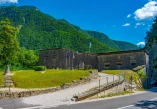 Bovac, Predel, Koritnica, rijeka Koritnice,  tvrđava Kluže, Fort Hermann, Austro-Ugarska Monarhija, Rombon, planina Rombon, Soča, dolina Soče, Tvrđava Kluže, Fort Hermann, dolina Koritnice, Bovec, austro-ugarske utvrde slovenija, vojna povijest Slovenije, planinarenje kod Bovca, kulturna baština u Julijskim Alpama, austro-ugarske utvrde, Kluže bovec, Kluže fort hermann Bovac, Predel, Koritnica, Koritnica river, Kluže fortress, Fort Hermann, Austro-Hungarian Monarchy, Rombon, Rombon mountain, Soča, Soča valley, Kluža fortress, Fort Hermann, Koritnica valley, Bovec, Austro-Hungarian fortifications of Slovenia, military history of Slovenia, hiking near Bovac, cultural heritage in the Julian Alps, Austro-Hungarian forts,Kluže bovec, Kluže fort hermann