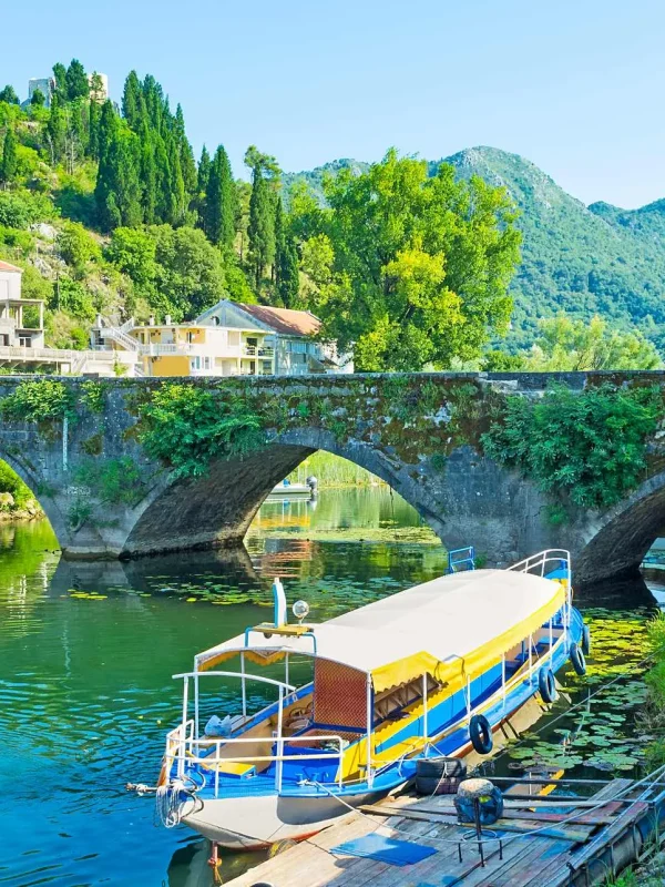 Virpazar, Skadarsko jezero, Crna Gora, čamci, Besac tvrđava, priroda, pelikan, Crmnica, putovanje Crna Gora, vodič kroz Virpazar, najveće jezero na Balkanu, Virpazar, Crmnica, rijeka Crmnica, Skadarsko jezero, Crna Gora, Virpazar, tvrđava Besac, Besac Virpazar,  Virpazar, Skadar lake, Montenegro, boats, Besac fortress, nature, pelican, Crmnica, travel Montenegro, guide through Virpazar, the largest lake in the Balkans, Virpazar, Crmnica, Crmnica river, Skadar lake, Montenegro, Virpazar, Besac fortress, Besac Virpazar,