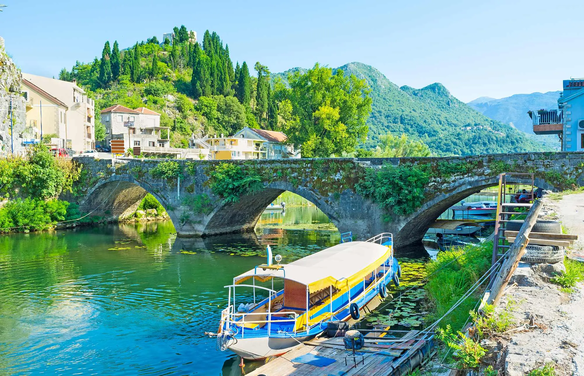Virpazar, Skadarsko jezero, Crna Gora, čamci, Besac tvrđava, priroda, pelikan, Crmnica, putovanje Crna Gora, vodič kroz Virpazar, najveće jezero na Balkanu, Virpazar, Crmnica, rijeka Crmnica, Skadarsko jezero, Crna Gora, Virpazar, tvrđava Besac, Besac Virpazar,  Virpazar, Skadar lake, Montenegro, boats, Besac fortress, nature, pelican, Crmnica, travel Montenegro, guide through Virpazar, the largest lake in the Balkans, Virpazar, Crmnica, Crmnica river, Skadar lake, Montenegro, Virpazar, Besac fortress, Besac Virpazar,