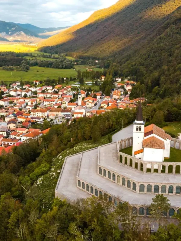 Posočje, Kobarid, rijeka Soča, talijanska kosturnica, crkva sv. Antuna Padovanskog, Bitka kod Kobarida, Bitka kod Caporetta, Kobaridski muzej, Kobarid, talijanska kosturnica, Prvi svjetski rat, Bitka kod Kobarida, Bitka kod Caporetta, crkva sv. Antuna Padovanskog, Soča, ratni spomenici Slovenija, vojna povijest, Posočje, talijanski ossario, monumentalna arhitektura, Kobaridski muzej, Gradič Kobarid, Soča, Kobarid, Soča River, Italian ossuary, Church of St. Anthony of Padua, Battle of Kobarid, Battle of Caporetto, Kobarid Museum, Kobarid, Italian ossuary, World War I, Battle of Kobarid, Battle of Caporetto, Church of St. Anthony of Padua, Soča, war monuments Slovenia, military history, Soča, Italian ossuary, monumental architecture, Kobarid Museum, Gradič Kobarid,Church of St. Anthony, Italian Charnel house, Kobarid memorial