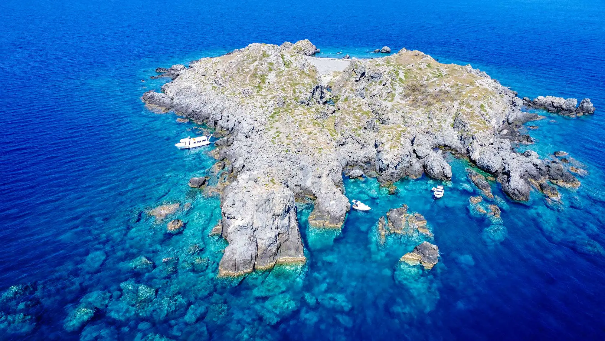 Brusnik, Brusnik izlet, Vis arhipelag,Vis, Komiža, Komiža izleti, Pijerino Ivčević, obitelj Zanki, otok Svetac, otok Brusnik, vulkanski otok, Viški arhipelag, Komiža, Jadran, endemski gušteri, putopis otok, crni otok, prirodne ljepote Dalmacije, Brusnik, Brusnik excursion, Vis archipelago, Vis, Komiža, Komiža excursions, Pijerino Ivčević, Zanki family, Svetac island, Brusnik island, volcanic island, Vis archipelago, Komiža, Adriatic, endemic lizards, travelogue island, black island, natural beauties of Dalmatia,