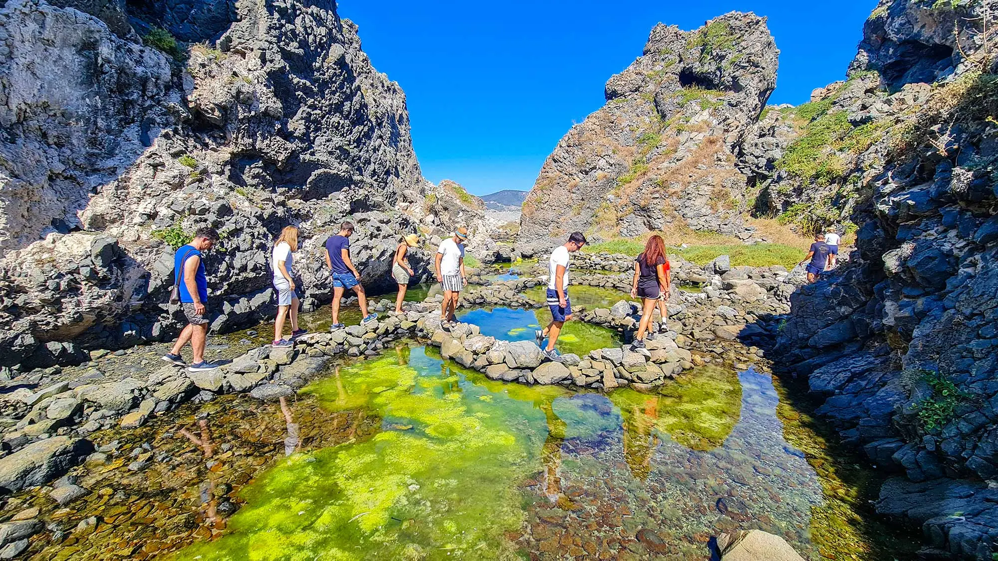 Brusnik, Brusnik izlet, Vis arhipelag,Vis, Komiža, Komiža izleti, Pijerino Ivčević, obitelj Zanki, otok Svetac, otok Brusnik, vulkanski otok, Viški arhipelag, Komiža, Jadran, endemski gušteri, putopis otok, crni otok, prirodne ljepote Dalmacije, Brusnik, Brusnik excursion, Vis archipelago, Vis, Komiža, Komiža excursions, Pijerino Ivčević, Zanki family, Svetac island, Brusnik island, volcanic island, Vis archipelago, Komiža, Adriatic, endemic lizards, travelogue island, black island, natural beauties of Dalmatia,