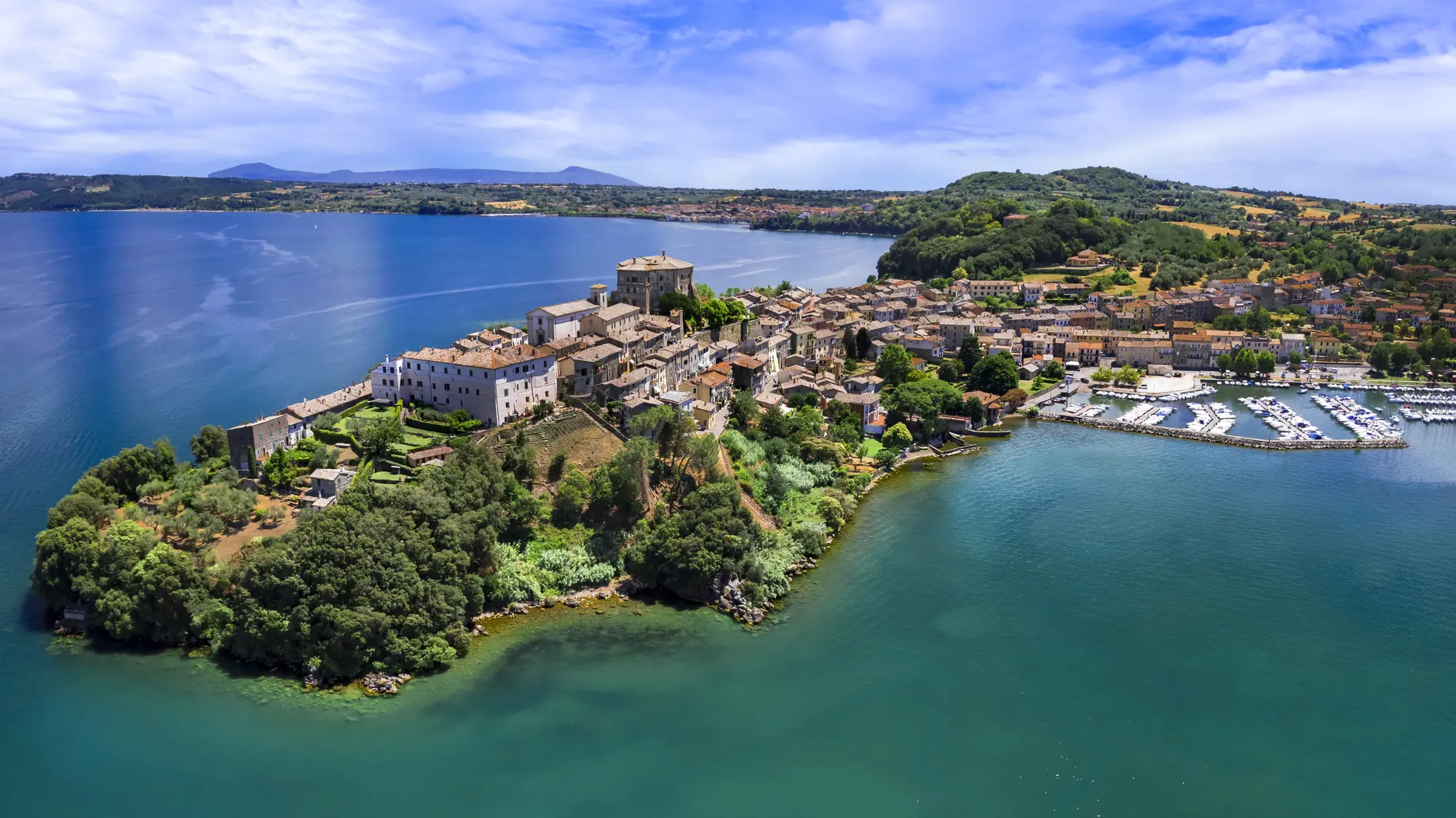 dvorac Rocca Monaldeschi, Montefiascone, Est! Est!! Est!!!, Capodimonte, Gradoliam, San Lorenza Nuova, jezero Bolsena, Lazio, Firenca, Rim, najveće vulkansko jezero u Europi, najveće vulkansko jezero, vulkansko jezero, Vulsini, otok Bisentina, otok Martana, Arheološki nalazište Volsinii, Via Francigena, Bolsena, Lago di Bolsena, vulkansko jezero Italija, najveće vulkansko jezero Europa, etruščani Italija, Bisentina otok, Martana otok, Capodimonte, Montefiascone vino, povijest Bolsena, atrakcije Lazio, Via Francigena, čudo u Bolseni, talijanska jezera, Rocca Monaldeschi castle, Montefiascone, Est! Est!! Est!!!, Capodimonte, Gradoliam, San Lorenza Nuova, Lake Bolsena, Lazio, Florence, Rome, largest volcanic lake in Europe, largest volcanic lake, volcanic lake, Vulsini, Bisentina Island, Martana Island, Volsinii Archaeological Site, Via Francigena, Bolsena, Lago di Bolsena, volcanic lake Italy, largest volcanic lake Europe, Etruscans Italy, Bisentina Island, Martana Island, Capodimonte, Montefiascone wine, history of Bolsena, attractions Lazio, Via Francigena, miracle in Bolsena, Italian lakes,