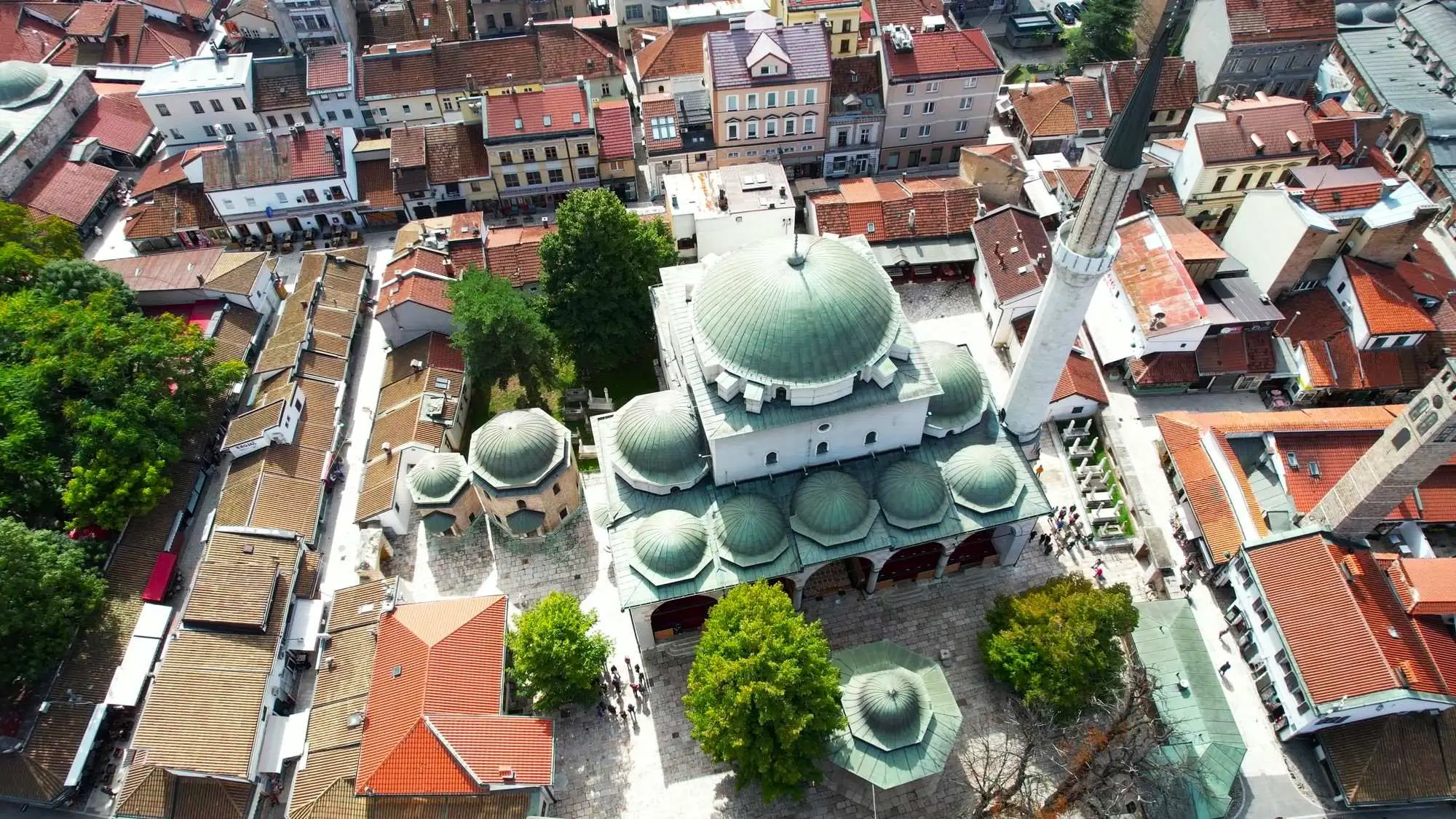 Trebević, Gazi Husrev-beg, Baščaršija, Ferhat-beg, Sarajevo, Gazi Husrev-begova džamija, medresa Kuršumlija, Gazi Husrev-begova biblioteka, Gazi Husrev-begov bezistan, Gazi Husrev-begov vakuf, gazi husrev-beg, sarajevo povijest, osmanska bosna, vakuf, tašlihan, sarajevo bezistan, bosna 16. stoljeće, ktitor sarajevo, osmanski graditelji, sarajevo atrakcije, Trebević, Gazi Husrev-beg, Baščaršija, Ferhat-beg, Sarajevo, Gazi Husrev-beg's mosque, Kuršumlija madrasa, Gazi Husrev-beg's library, Gazi Husrev-beg's bezistan, Gazi Husrev-beg's vakuf, gazi husrev-beg, sarajevo history, ottoman bosnia, vakuf, tašlihan, sarajevo bezistan, bosnia 16th century, ktitor sarajevo, ottoman builders, sarajevo attractions,