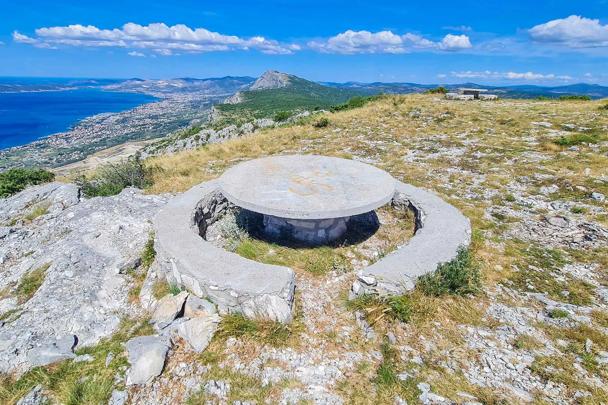 Kozjak, Mali Kozjak, Split, Solin, Split vidikovac, crkva svetog Jure Split, crkva svetog Jure Kozjak, sv Jure Kozjak, Kozjak, planina iznad Splita, crkva svetog Jure, pogled na Kaštele, planinarenje Dalmacija, izlet iz Splita, sveti Jure Kozjak, antene Kozjak, Dalmacija s visine, vrhovi Dalmacije, Kozjak, Mali Kozjak, Split, Solin, Split viewpoint, church of St. George Split, church of St. George Kozjak, St. George Kozjak, Kozjak, mountain above Split, church of St. George, view of the Castles, hiking Dalmatia, excursion from Split, St. George Kozjak, antennas Kozjak, Dalmatia from above, peaks of Dalmatia,