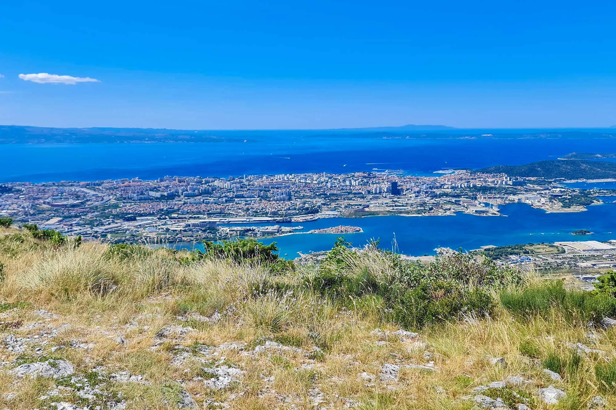 Kozjak, Mali Kozjak, Split, Solin, Split vidikovac, crkva svetog Jure Split, crkva svetog Jure Kozjak, sv Jure Kozjak, Kozjak, planina iznad Splita, crkva svetog Jure, pogled na Kaštele, planinarenje Dalmacija, izlet iz Splita, sveti Jure Kozjak, antene Kozjak, Dalmacija s visine, vrhovi Dalmacije, Kozjak, Mali Kozjak, Split, Solin, Split viewpoint, church of St. George Split, church of St. George Kozjak, St. George Kozjak, Kozjak, mountain above Split, church of St. George, view of the Castles, hiking Dalmatia, excursion from Split, St. George Kozjak, antennas Kozjak, Dalmatia from above, peaks of Dalmatia,